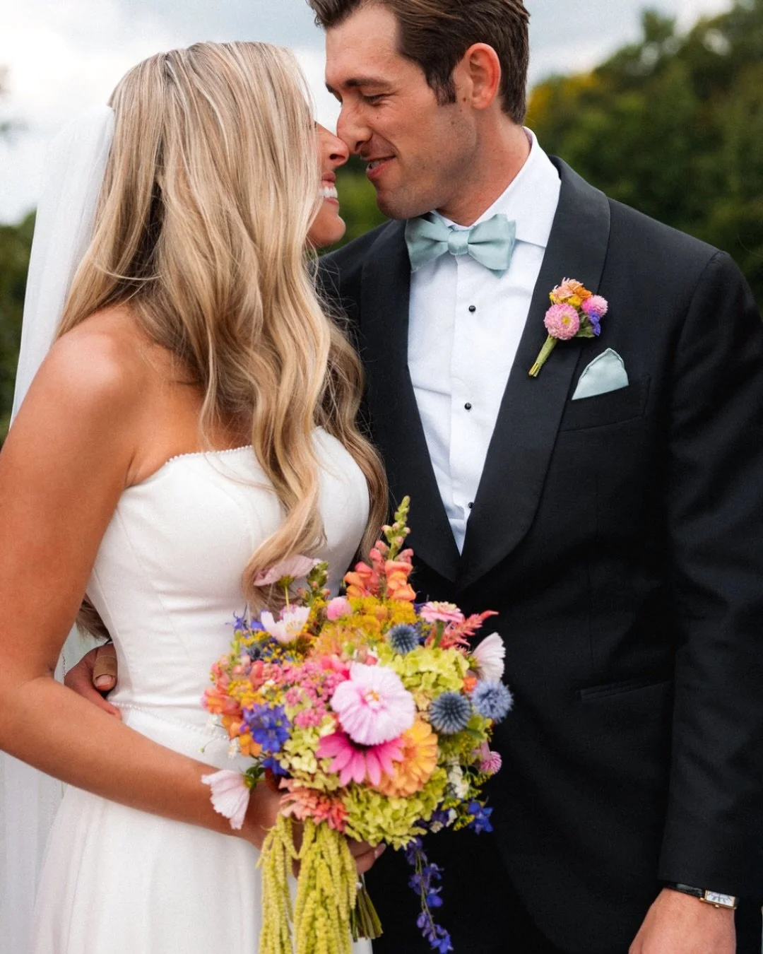 Kayla &amp; Rob&rsquo;s wedding at Bay View was joyful, colorful &amp; full of life. It was exactly the kind of celebration that gave our farm-grown flowers plenty of room to show off. 🌸

Their vision was a garden party that felt both classy &amp; w