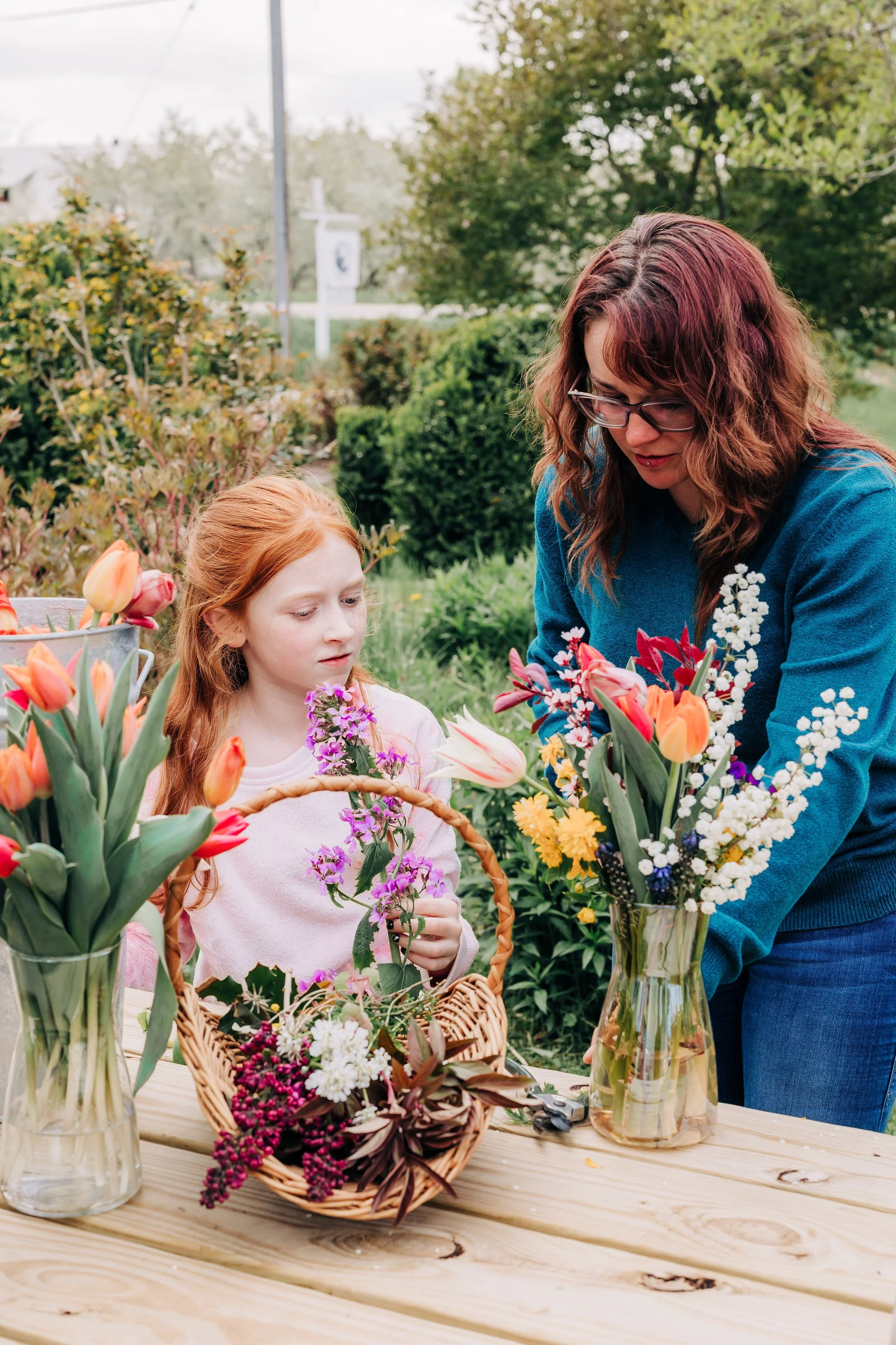 Building the vase arrangement.jpg