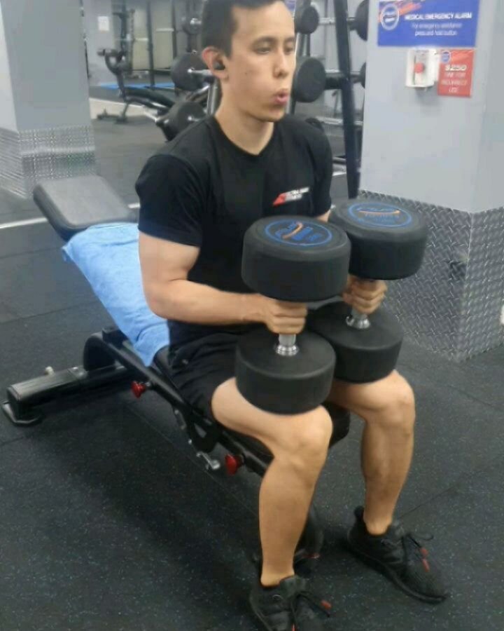 Workout Highlight - Upper 💪

Nothing beats the feeling of smashing out an upper body day. Had a killer session and felt motivated to try repping out 40kg on the incline bench - swipe through to see me get humbled 🤡

🔥 Incline Dumbbell Chest Press 