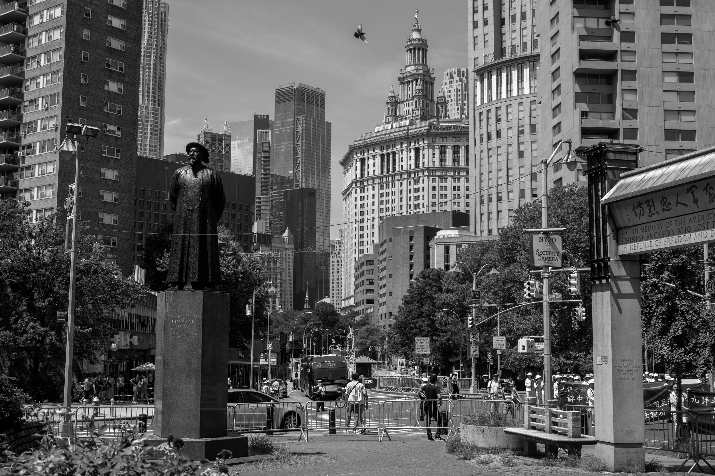 Chinatown-Lin-Xe-Sung-Statue.jpg