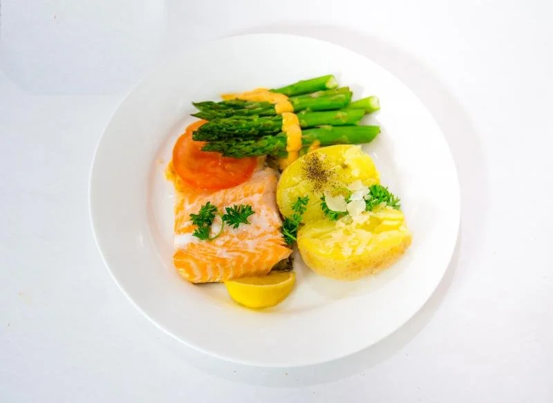 A heart-healthy diet in mid-life may mean less cognitive decline later in women