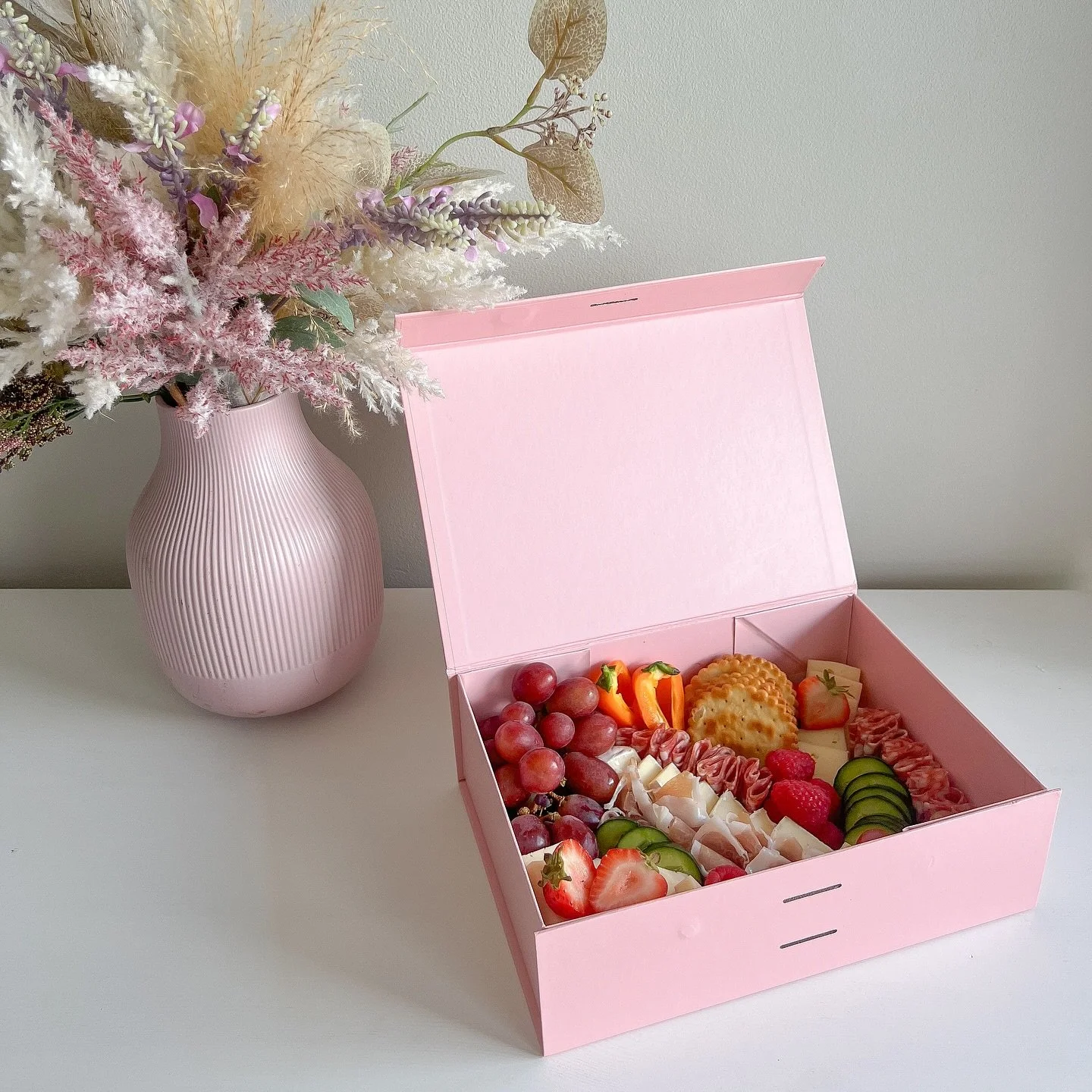 ✨BESTIE GRAZING BOX ALERT✨ We are excited to announce that we&rsquo;ll have a new grazing box available starting November 1st! Taking pre-orders now. It&rsquo;s your sign to surprise your bestie with a cute charcuterie box👯&zwj;♀️🎀🩷

#charcuterie 