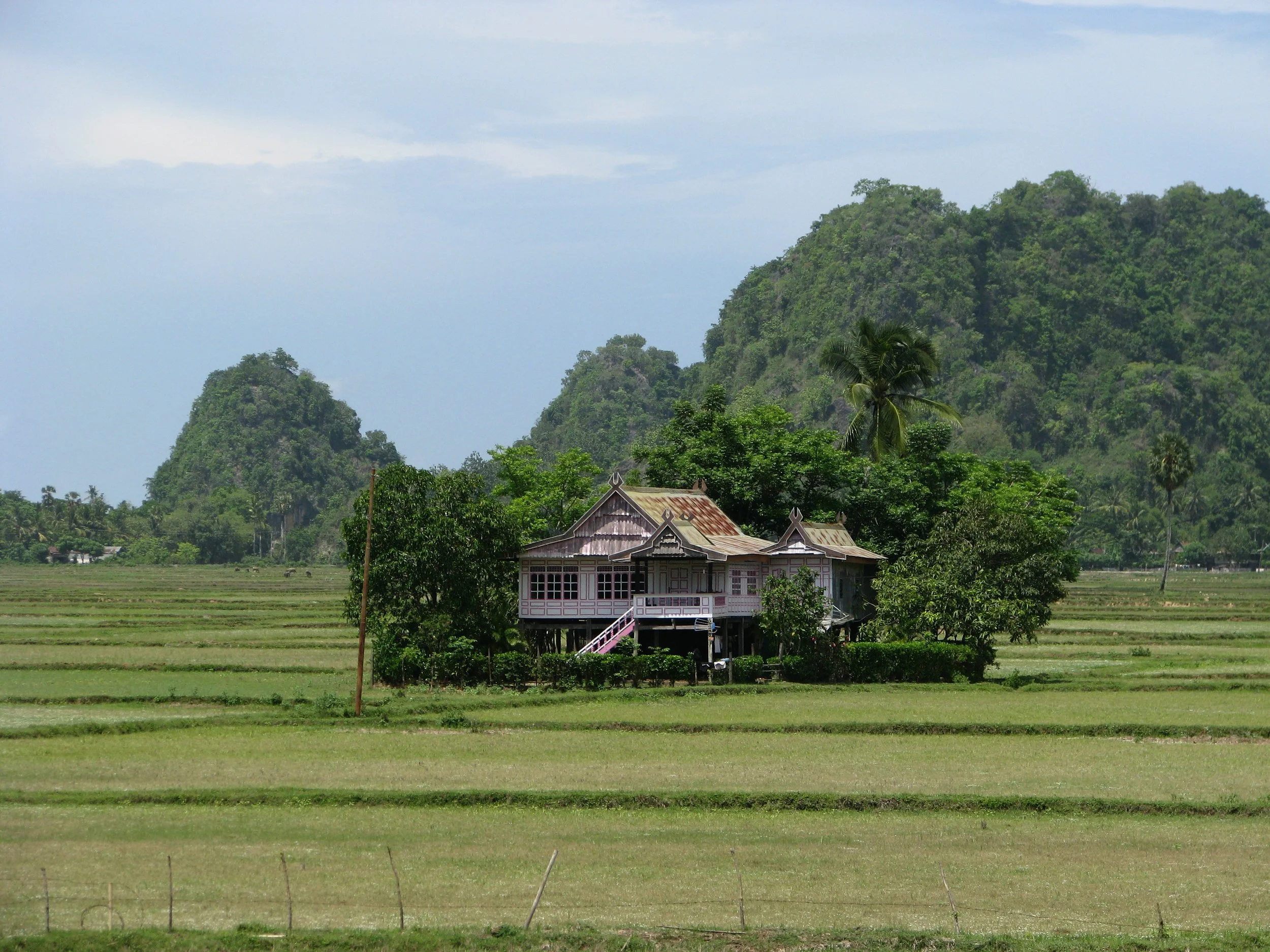 Traditional house South Sulawesi.JPG