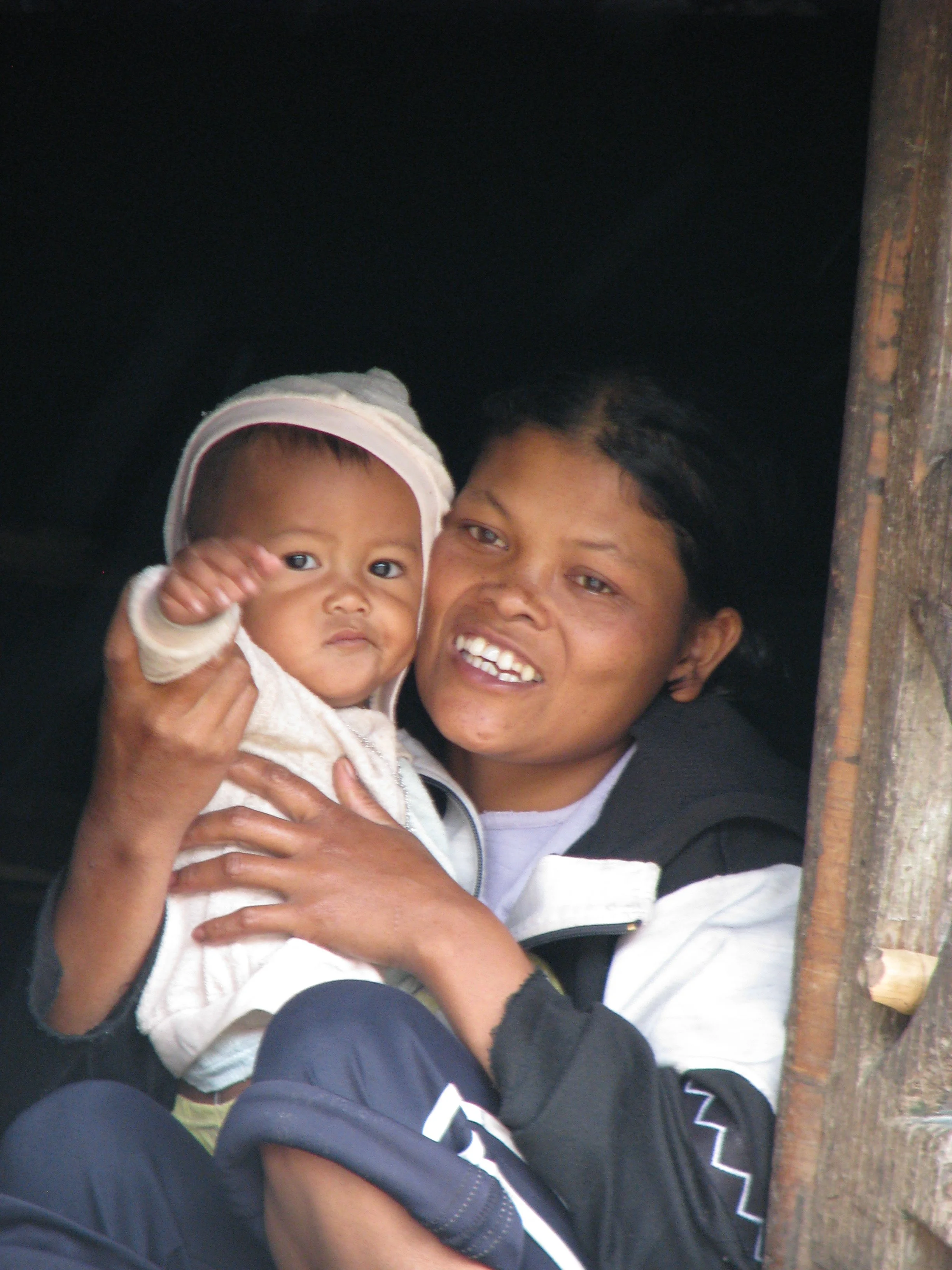 Mother and child Berastagi.JPG