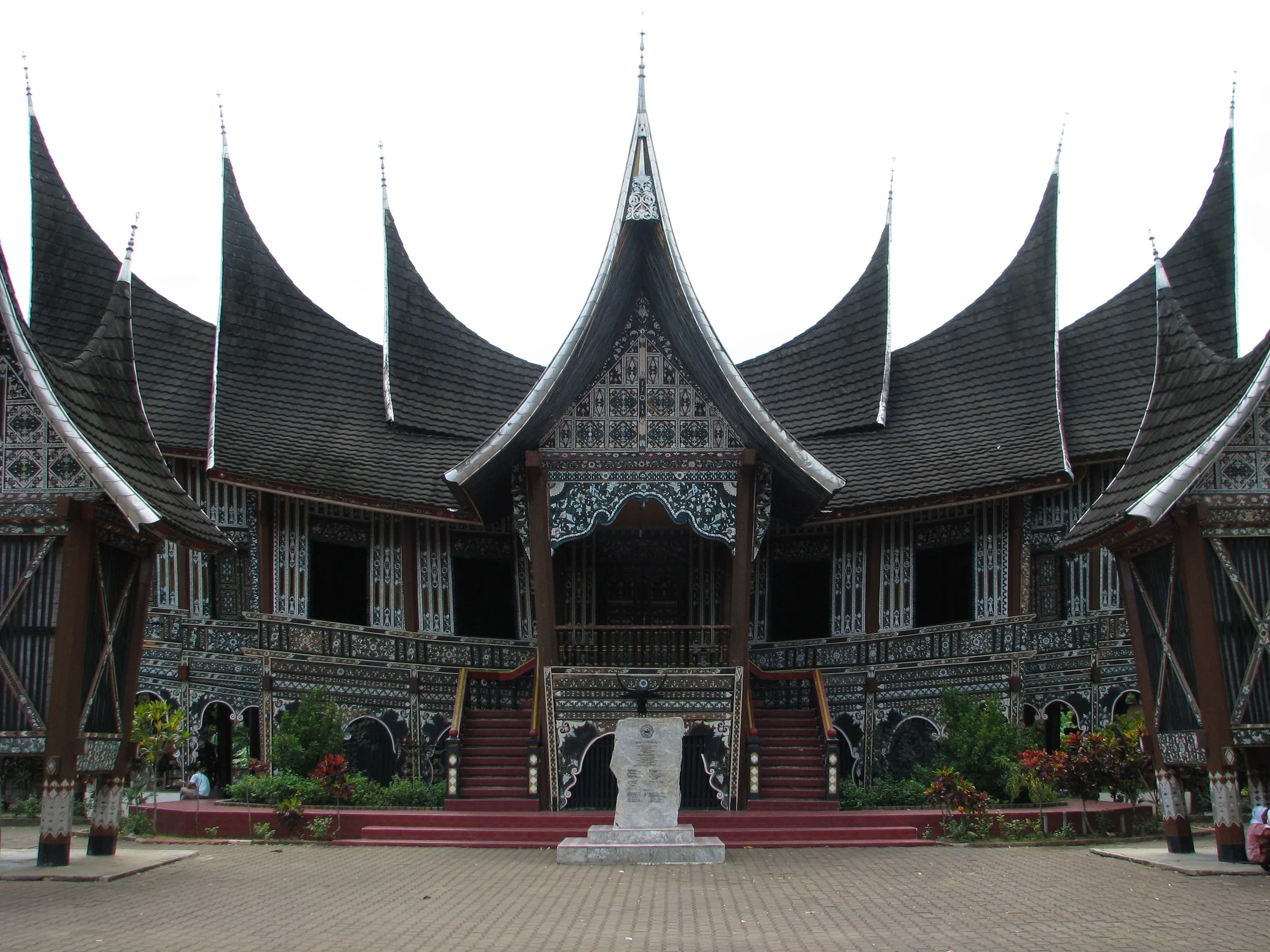 Paganuyung Palace Minangkabau.JPG