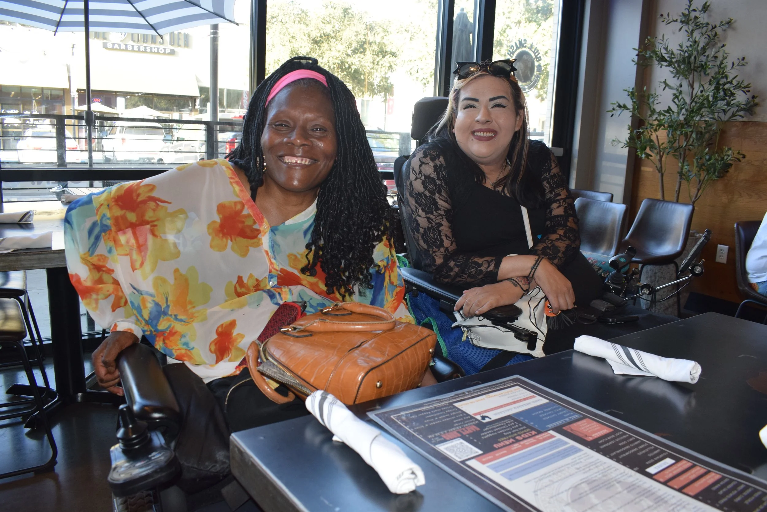 Rhonda and Victoria at lunch.JPG