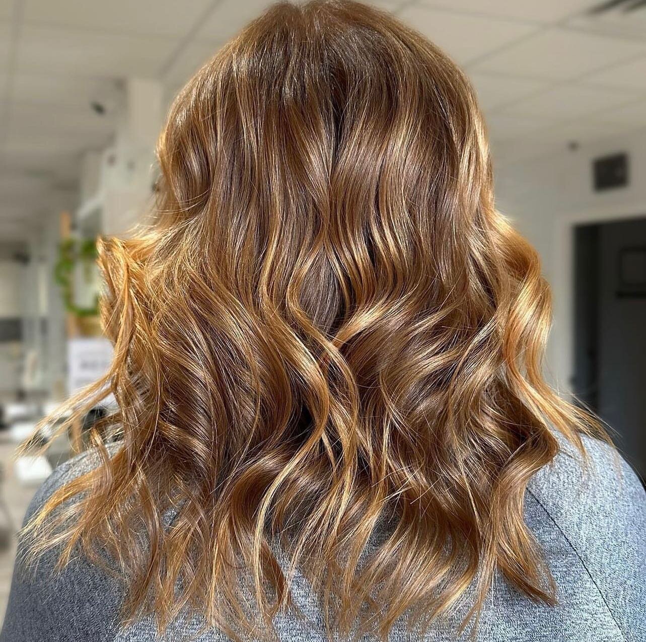 The weathers getting nicer which means it&rsquo;s time for a spring refresh! 🦋

Hair by &bull;&bull;&bull;&bull;&gt; @hairbyshannonkermel