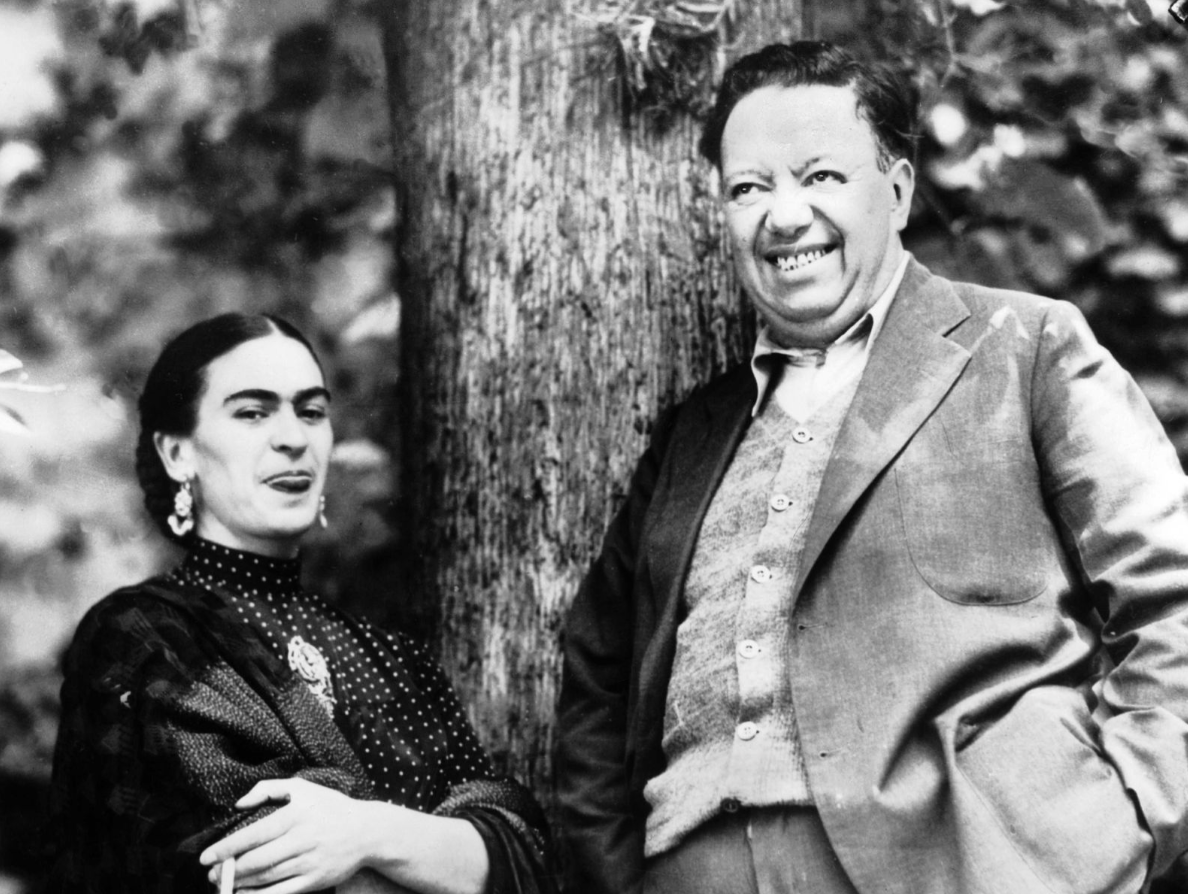 Photographie en noir et blanc de Frida Kahlo et Diego Rivera