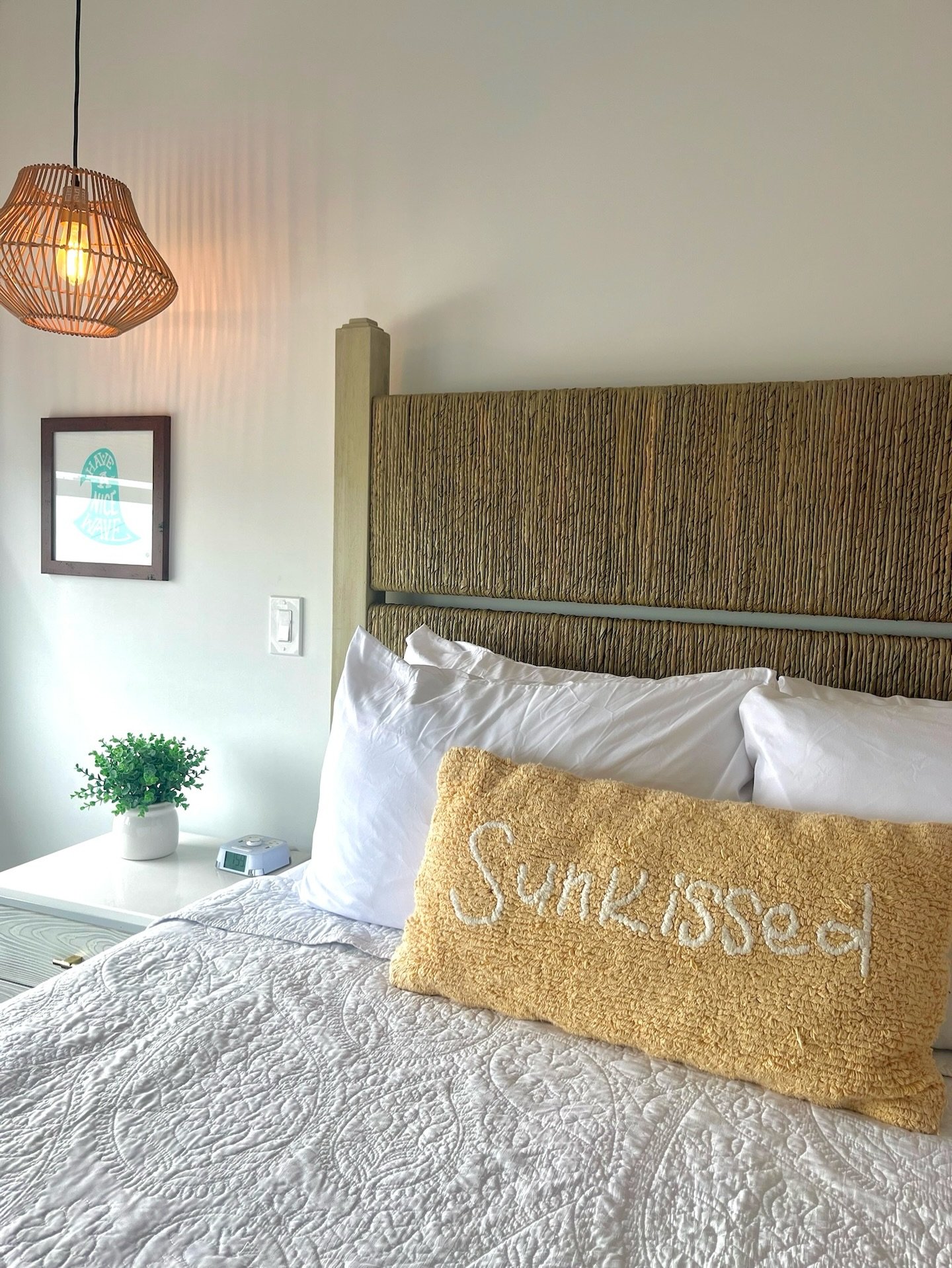 Good news for your Monday! 👏👏👏
The Hideaway is staying open one more weekend this season. There are also A TON of holiday events coming up this weekend on LBI to enjoy. Let&rsquo;s give 2025 one last send off!