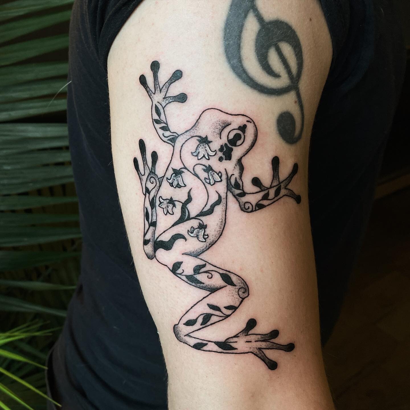 Lily of the Valley? Lily of the frog ˚✧₊⁎*
Design from my flash, now booking May! 
Flash and booking form in my bio 🤍
