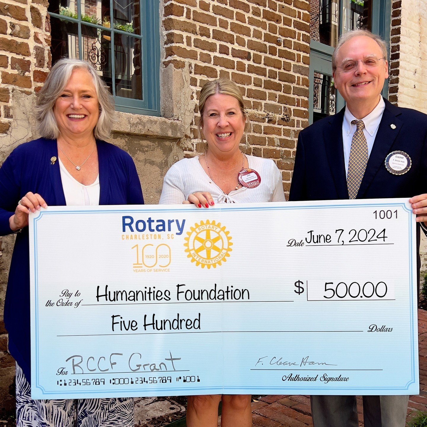 We are so grateful for the support of the Rotary Club of Charleston for their grant of $500.00 to support the Archer School Apartments Computer lab. 

Image 1: Sandy Morckel (past Rotary Club of Charleston President and grant sponsor) and Cleave Ham 