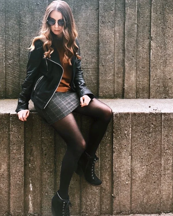 fall-fashion-outfit-plaid-miniskirt-leather-jacket.jpg