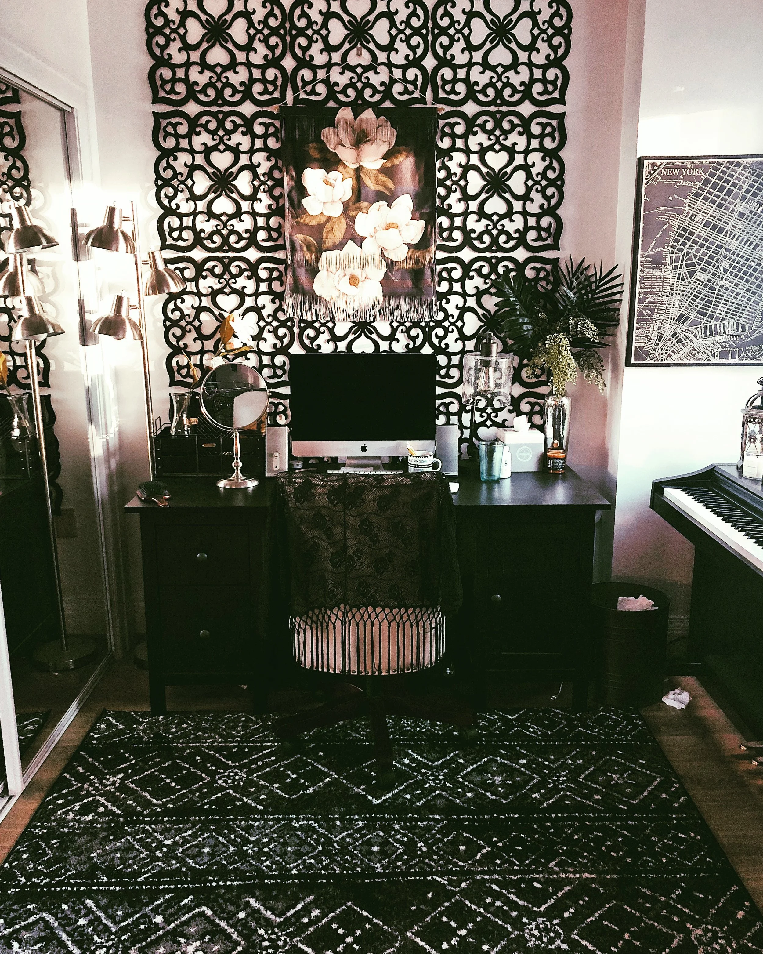 studio-apartment-home-office-decor