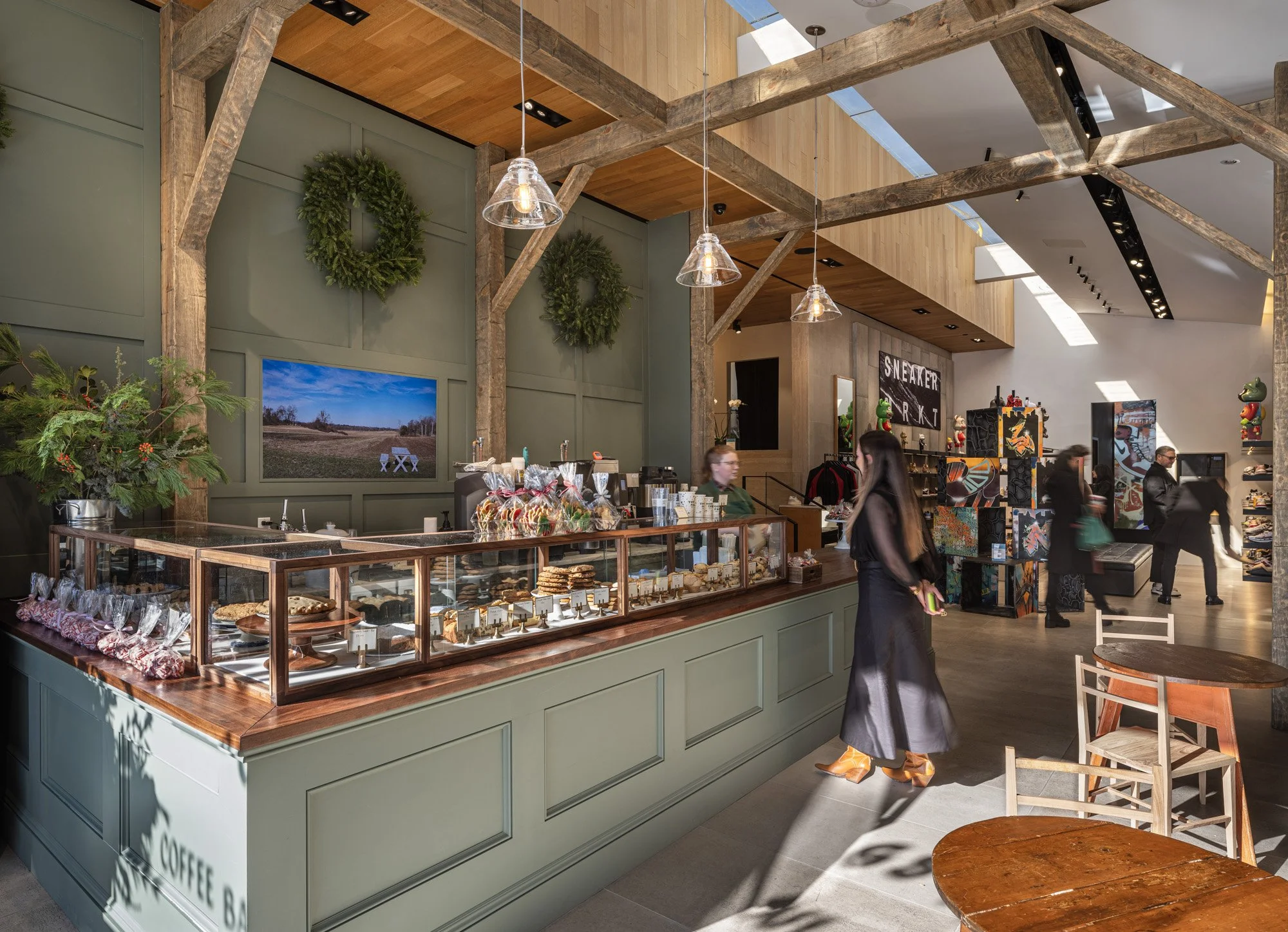 Dining and café experiences at Americana Manhasset — Cipollini Pronta, Youngs Farm Cafe, and outdoor restaurant terrace, luxury retail lifestyle photography, Manhasset NY — Pavel Bendov Photography