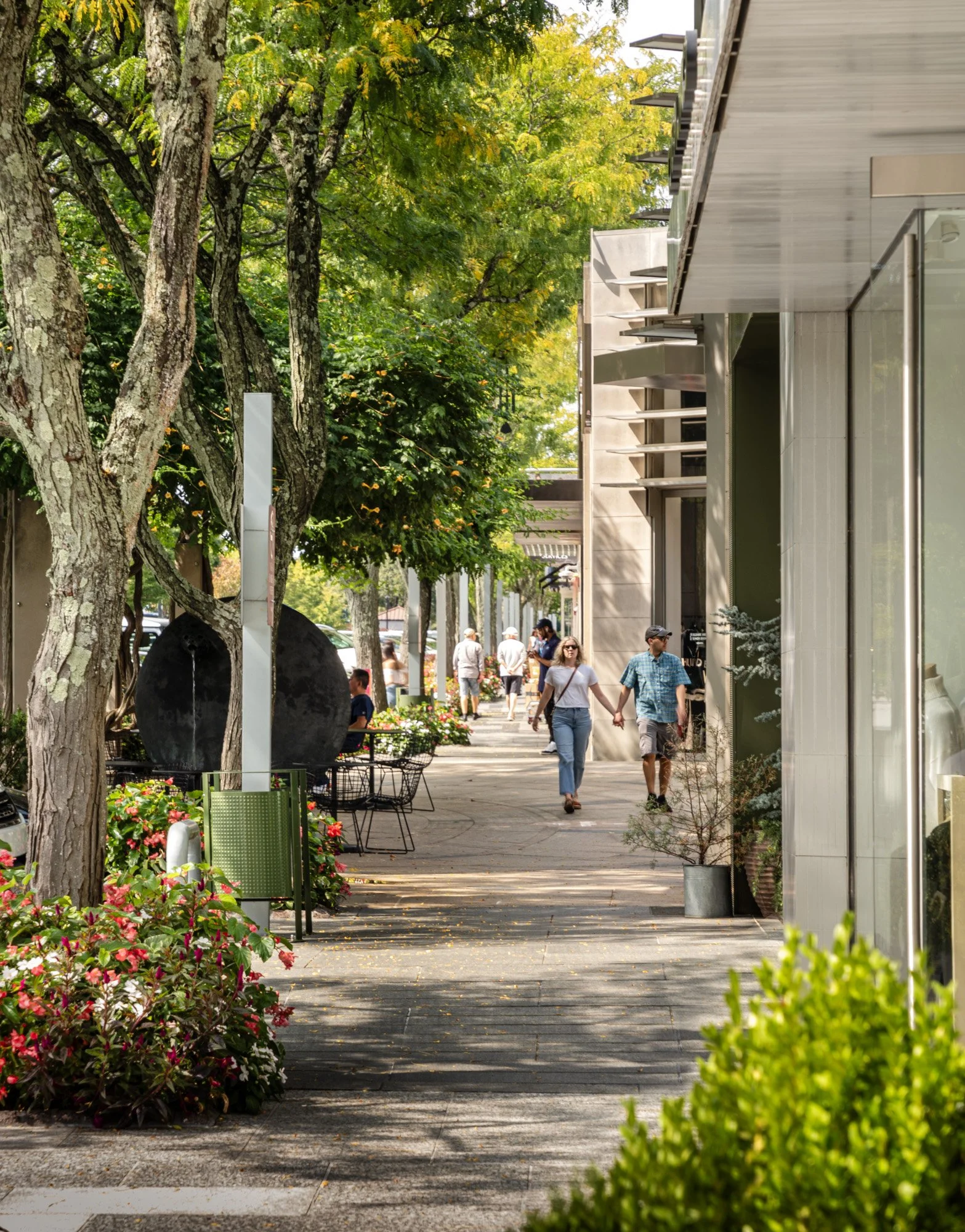 Shoppers on tree-lined promenade at Americana Manhasset in summer, luxury open-air retail lifestyle photography, Long Island NY — Pavel Bendov Photography