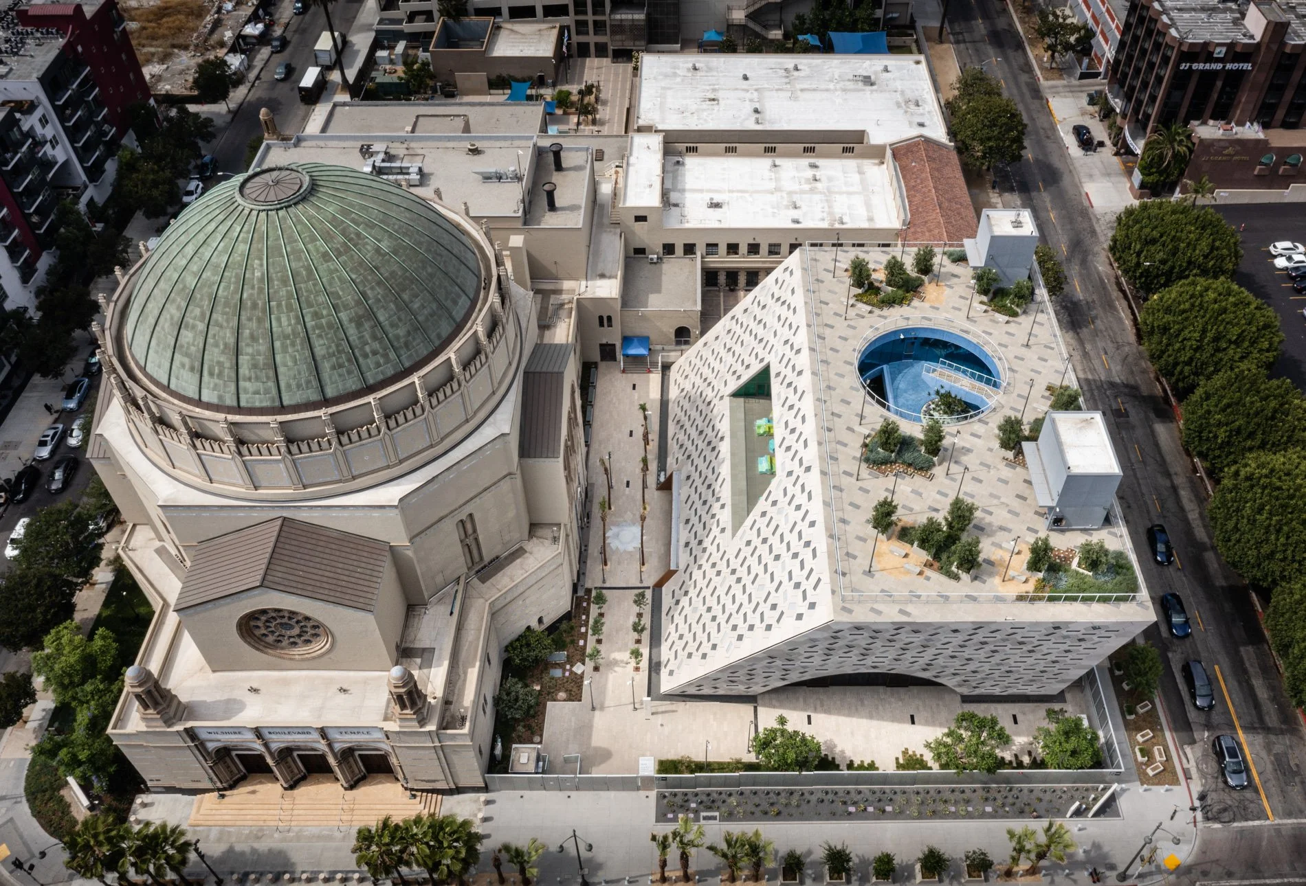Audrey Irmas Pavilion at Wilshire Boulevard Temple by OMA