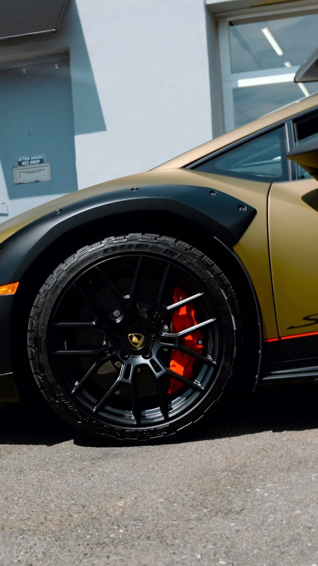 Auto Polishing Center