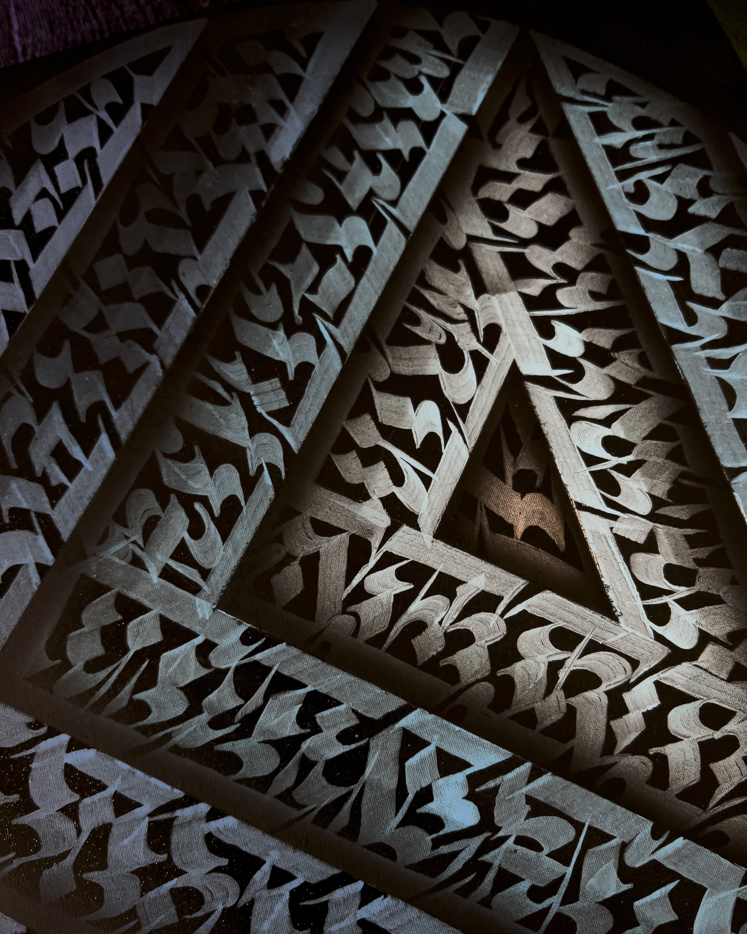 0085_SPOTLIGHT-BLU-TRIANGLES_DETT-1.jpg