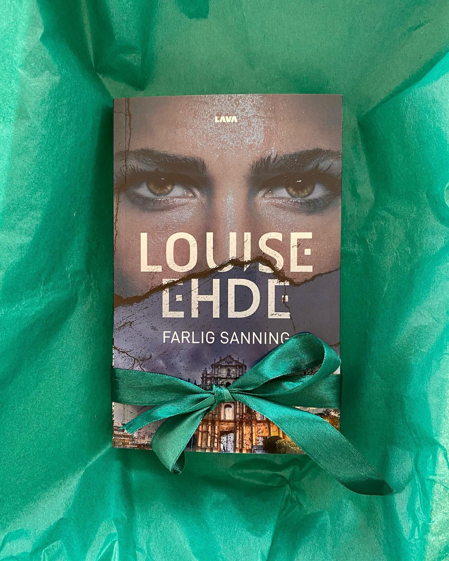 Nu &auml;r den lyckliga vinnaren utlottad!🎁

Stort grattis @jlindholm_ 🎉 Du har vunnit min senaste bok &rdquo;Farlig Sanning&rdquo;💝🎊

Tack till alla er som var med och t&auml;vlade! Boken finns &auml;ven att klicka hem p&aring; @adlibris.com @bo