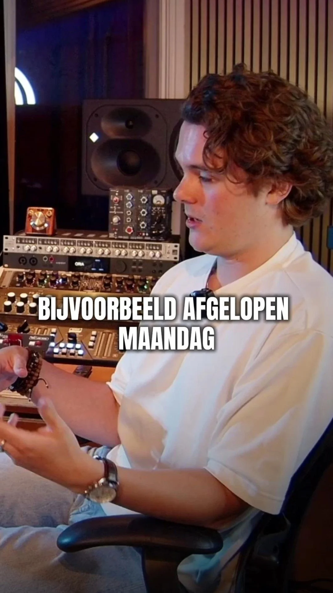In deze allereerste aflevering van onze podcast gaan we in gesprek met @maxvermeulendj labeleigenaar, muziekmarketeer en voormalig DJ die wereldwijd op de grootste podia heeft gestaan.
Max deelt zijn inzichten over het runnen van een muziek marketi