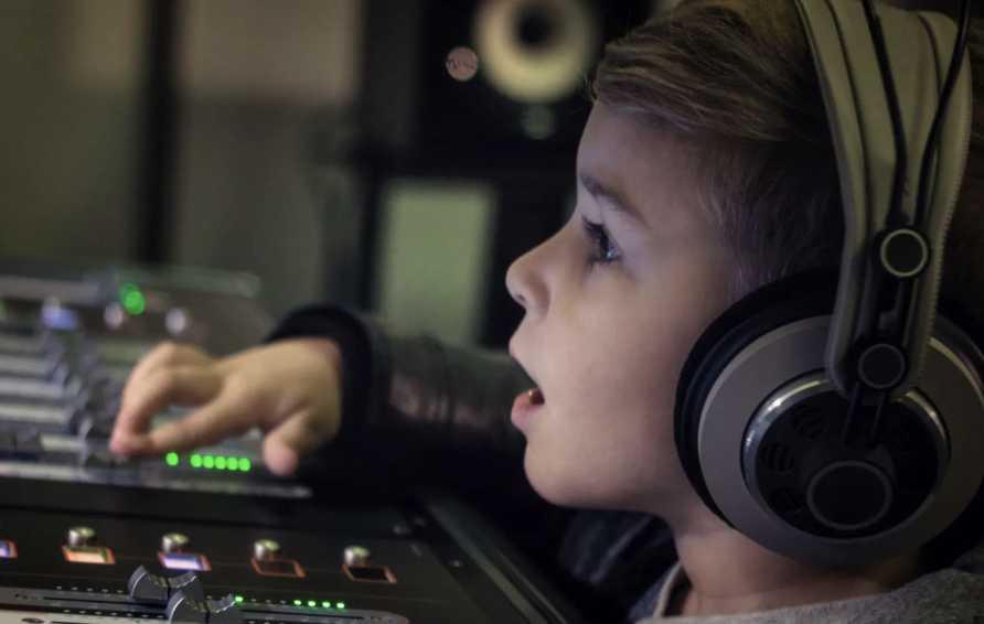 Hoe begin je als muziekproducer? De complete gids voor beginners (2026)