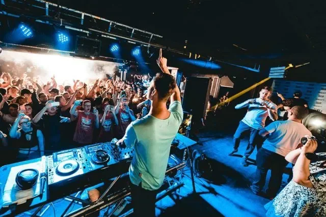 Wat doet een booking agent?