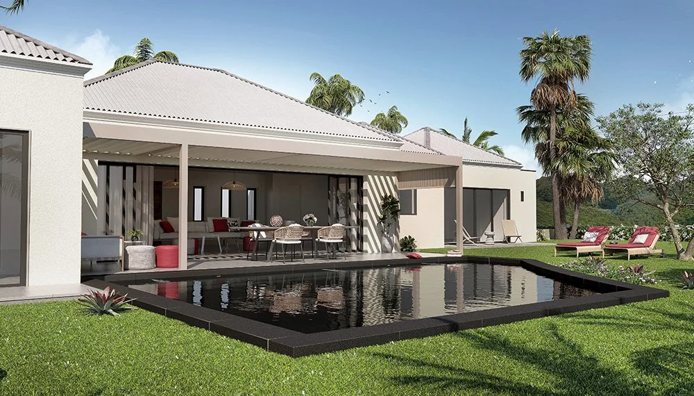 Vue de face d'une villa dans le lottissement Belle rive, avec un petit bassin d'eau