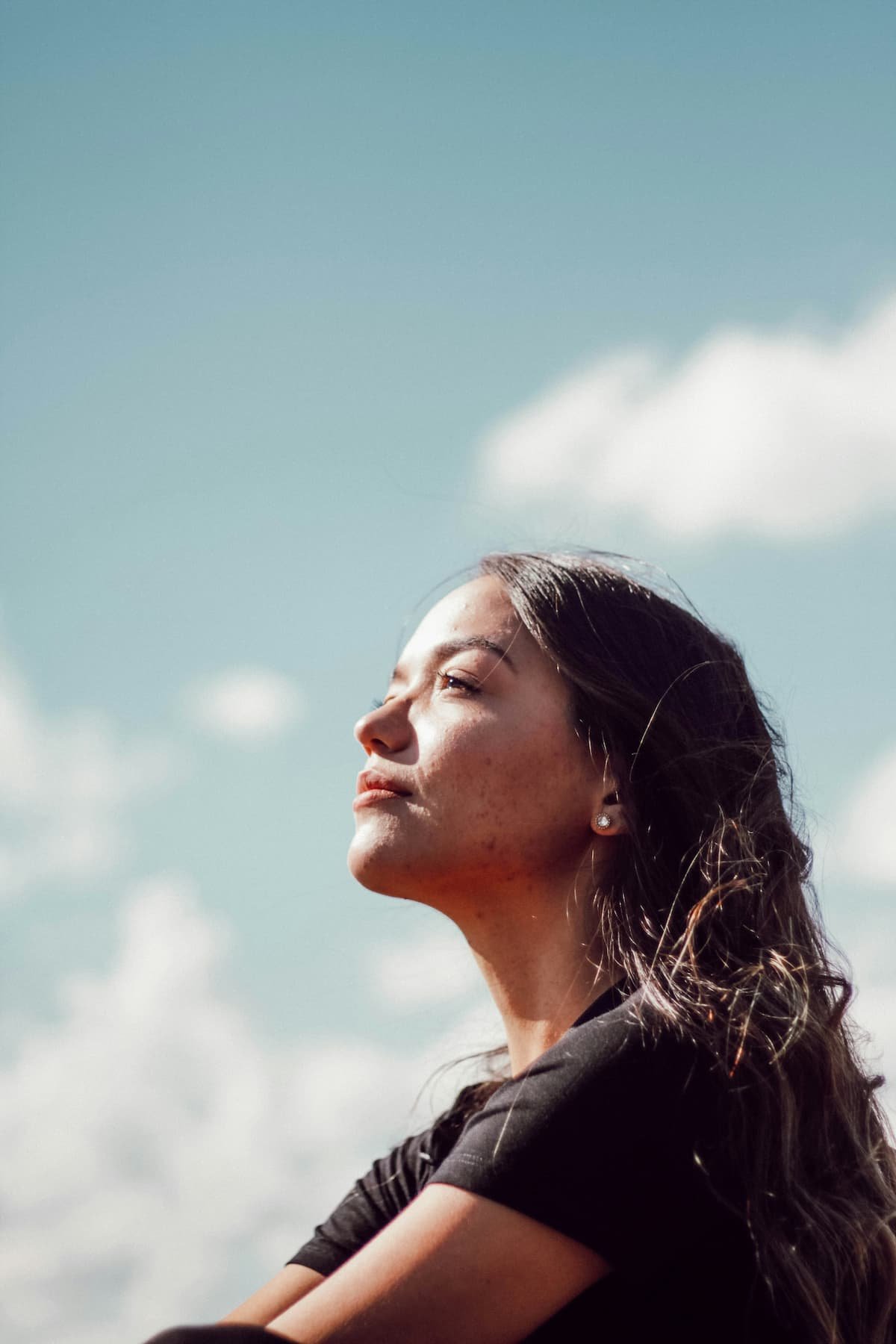 Woman looking at sky with hope after birth trauma therapy in Miami FL