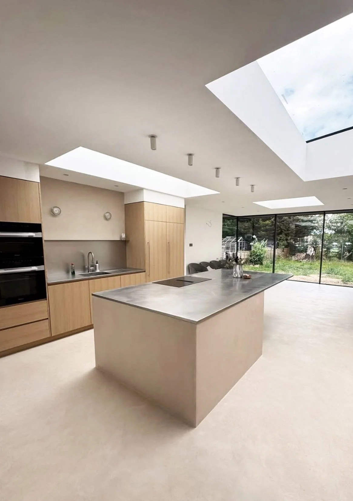 Modern living space extension microcement floor in Stratford-on-Avon by Unity Architects