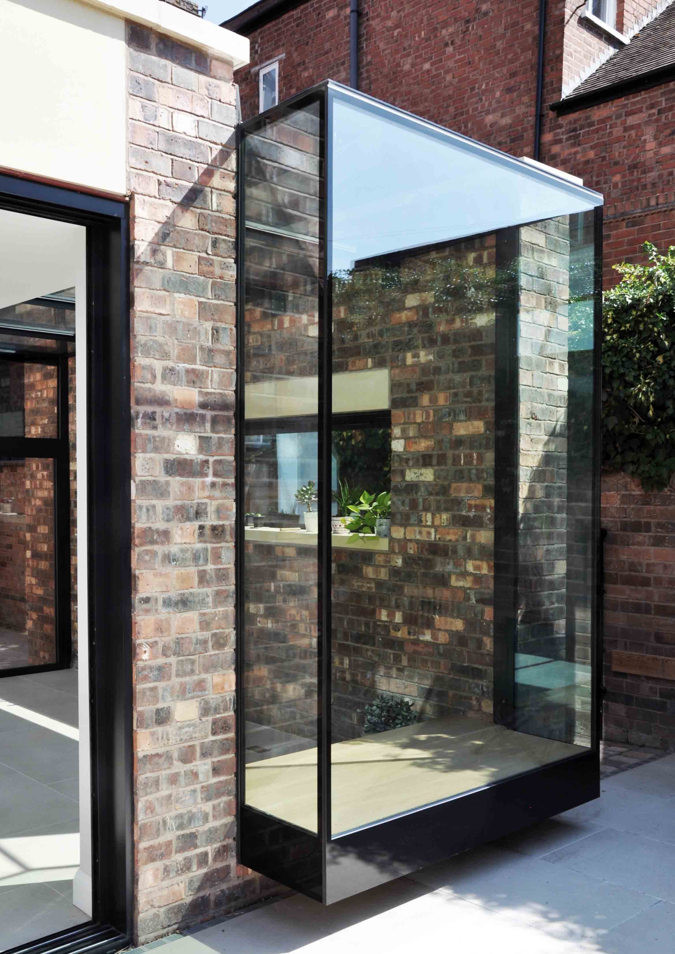 York Road completion photograph 03 showing feature cantilevered oriel glass window