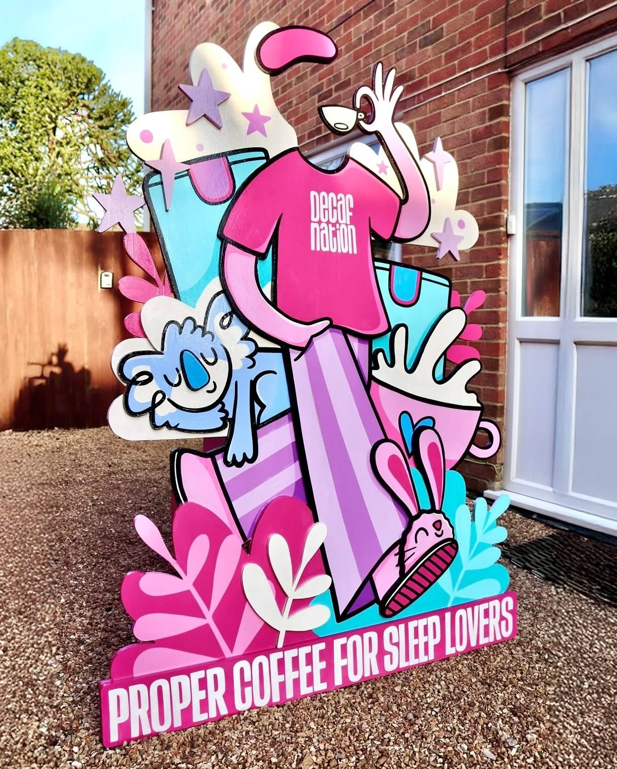 So incredible to see how well the lovely family run brand @decaf_nation has been doing recently with their trade shows 🩷 They have been absolutely smashing it this weekend at the @londoncoffeefestival! It is a joy to see all of the photos come throu