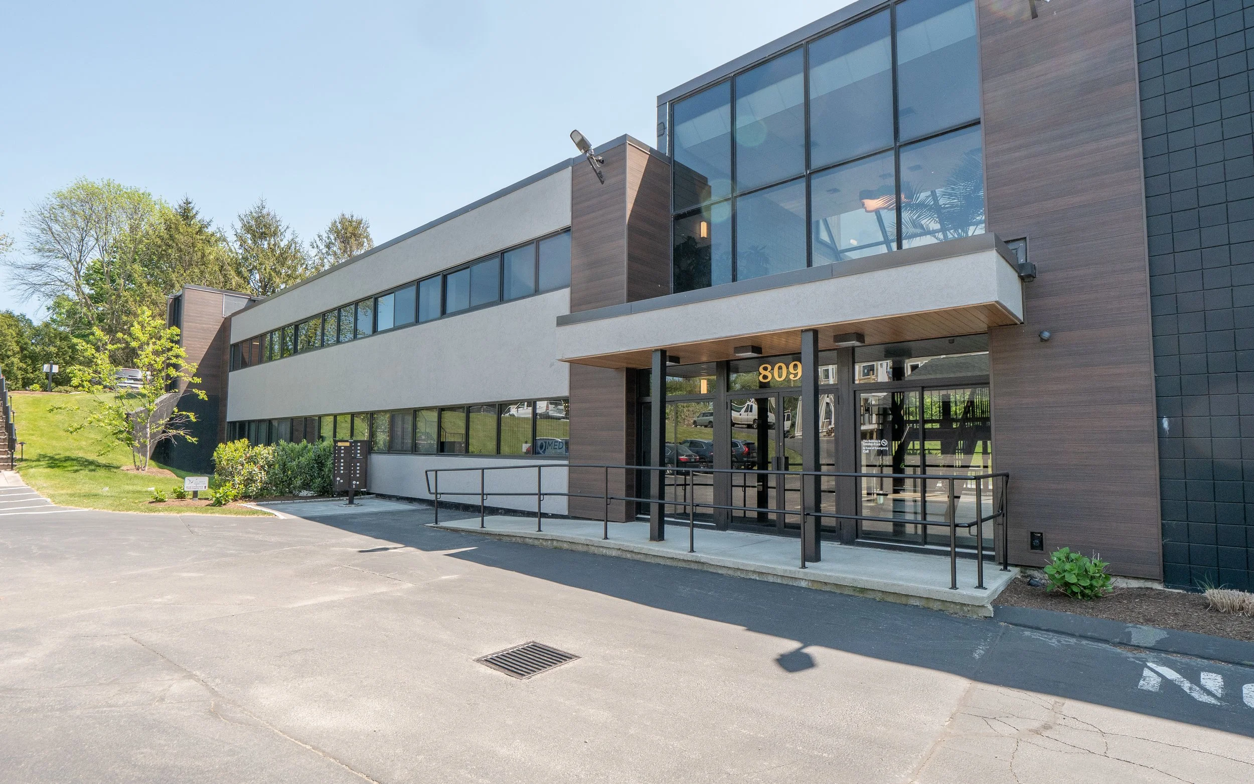 809 Aquidneck Avenue