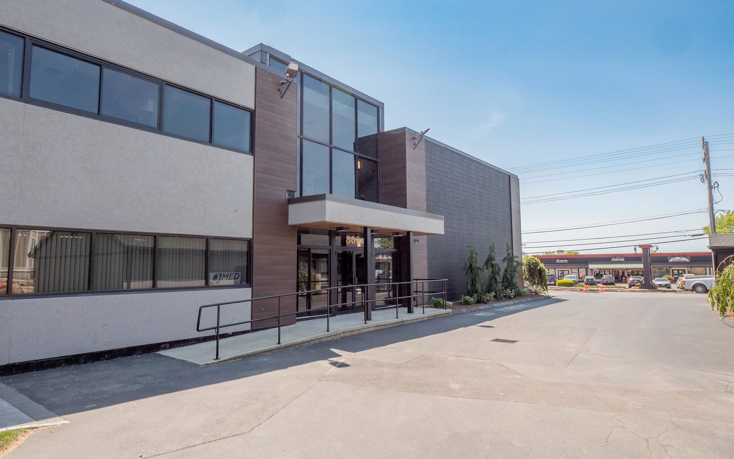 809 Aquidneck Avenue