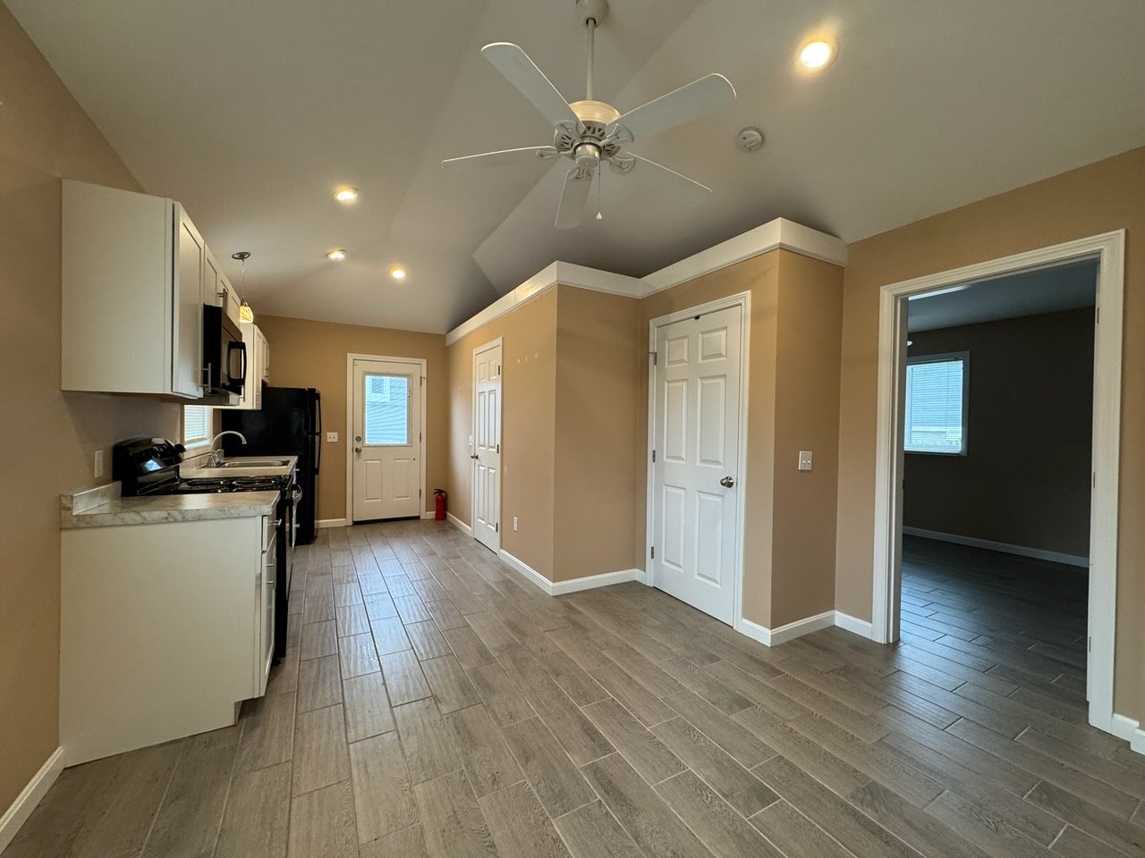 2787 East Main Road