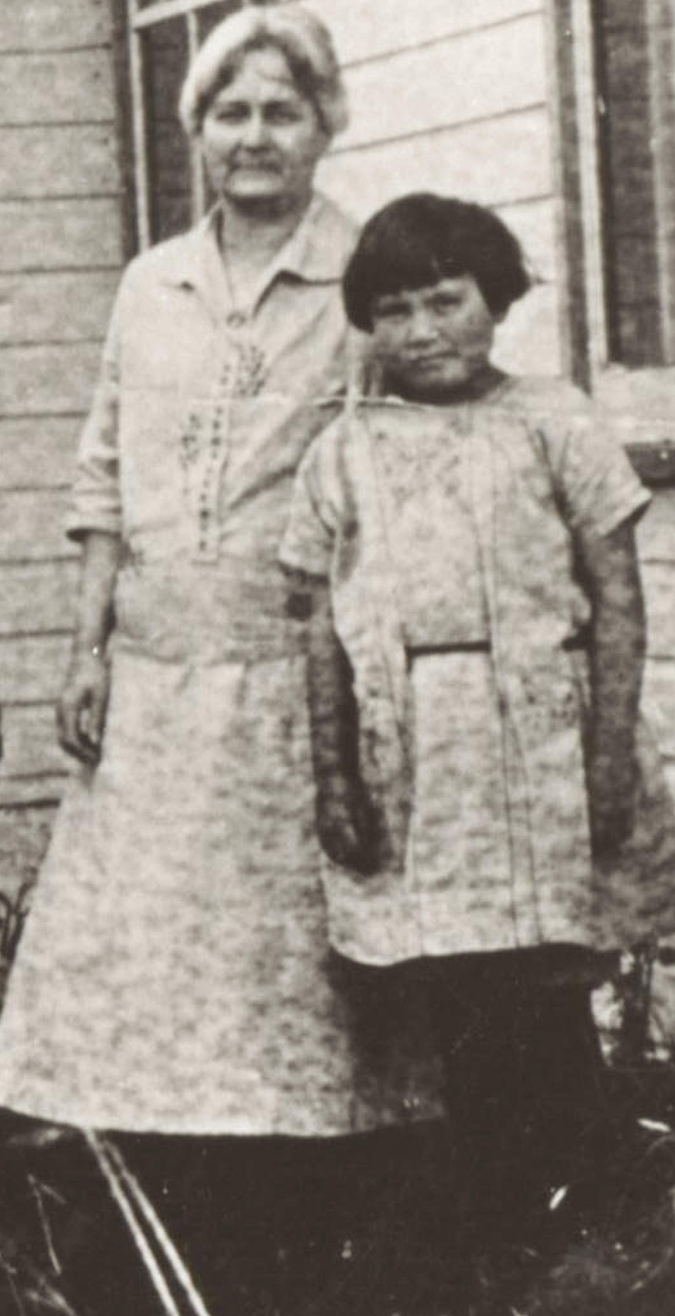 Agnes Randle & Mary in Unalaska, 1926