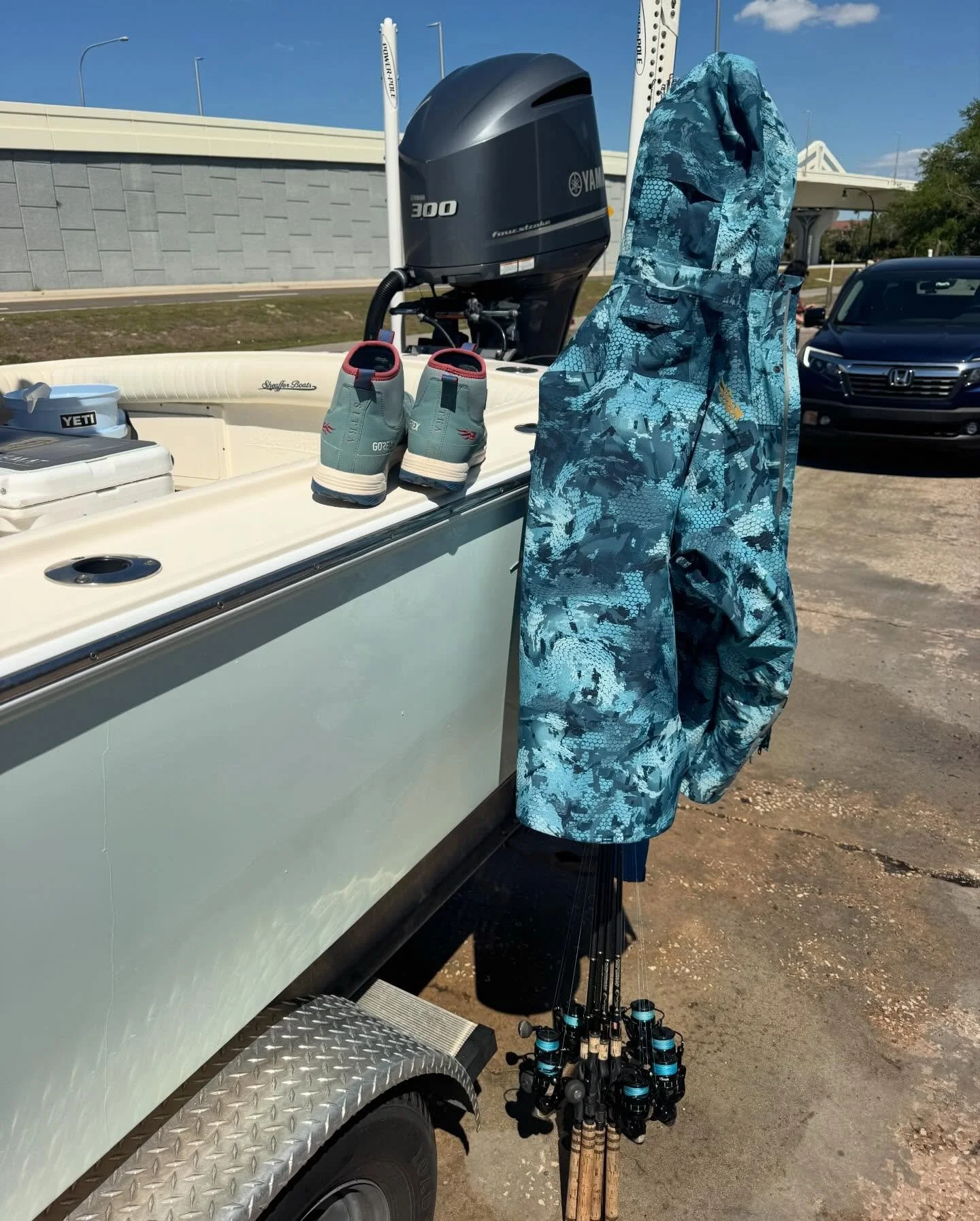 Game changer on the water today with my @sitkagear CAT-5 PRO GTX Jacket in  the new limited edition Aquafade. This jacket keep me comfortable and dry all day, perfect for our spring fishing temps here in Florida, a little cooler in the morning and th