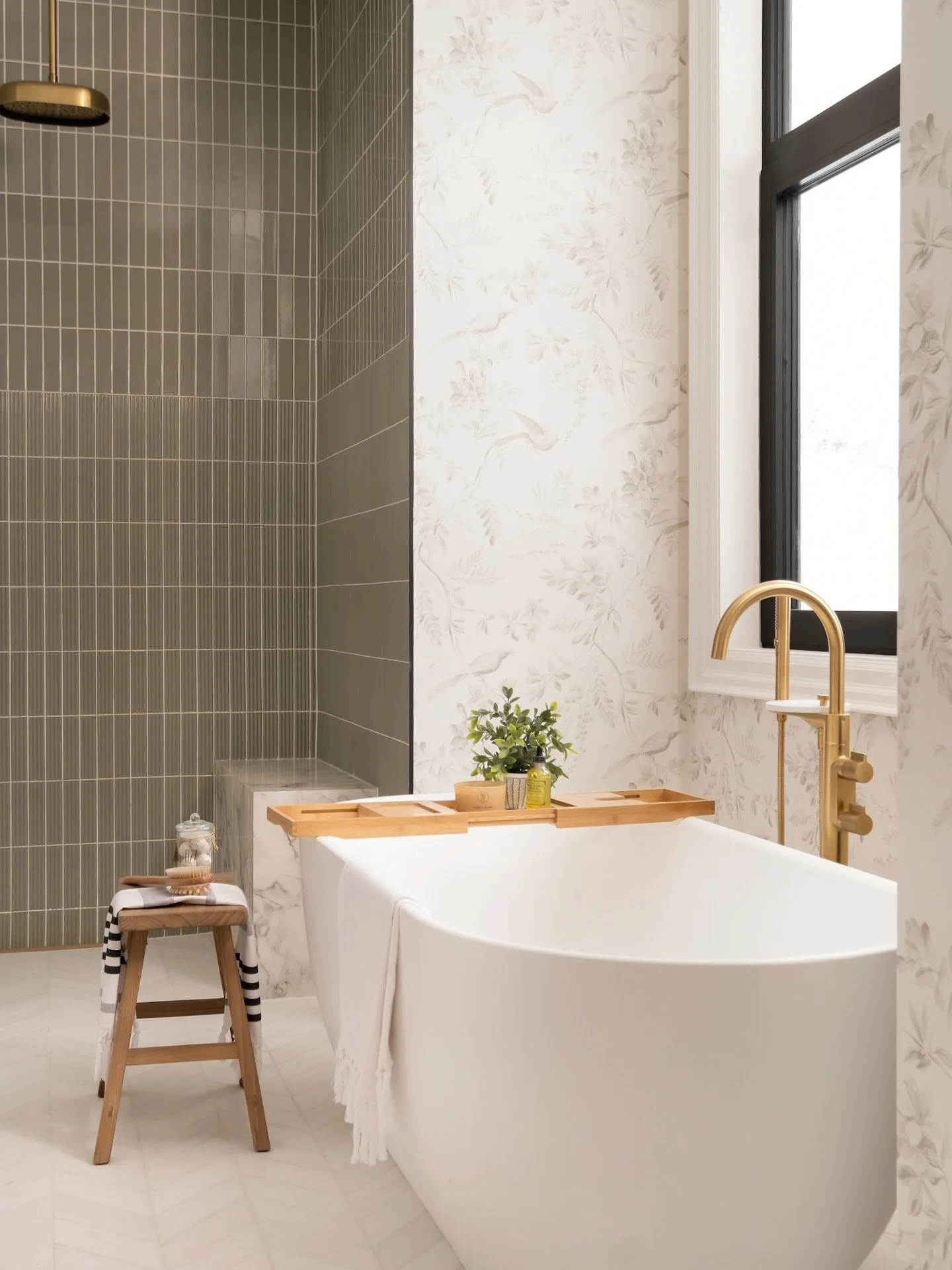 ✨ Bath time goals, anyone? We&rsquo;re soaking up every inch of this serene ensuite &mdash; from the soft botanical wallpaper to that dreamy freestanding tub (with the prettiest gold fixtures, of course ). 

It&rsquo;s the kind of space that makes yo