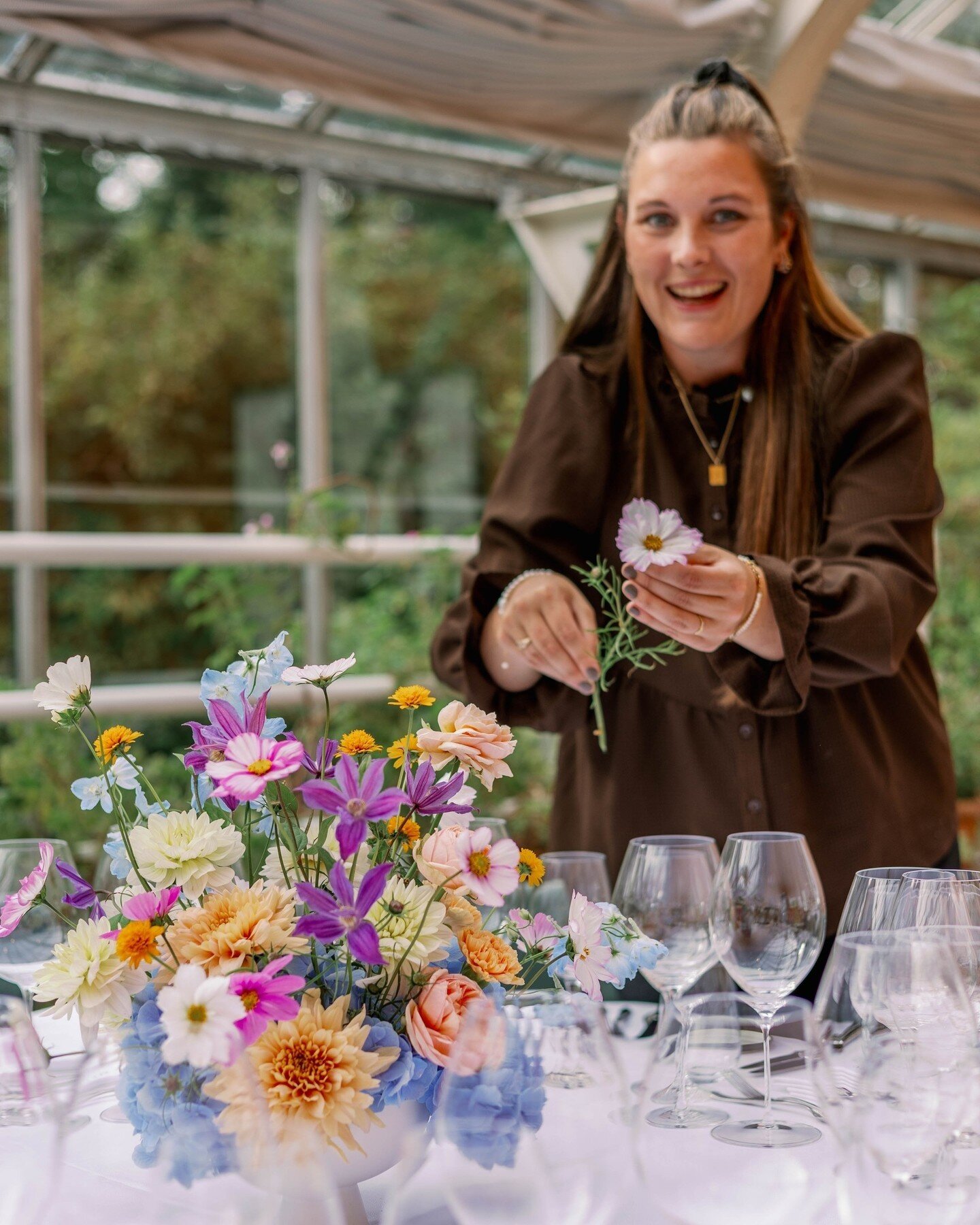 S&oslash;de og dygtige Julie fra The Flower Arrangement er i fuld gang med at forberede og planl&aelig;gge blomster til alle &aring;rets smukke bryllupper, f&oslash;dselsdage, konfirmationer og events 🌼

Vi er s&aring; glade for det her samarbejde o