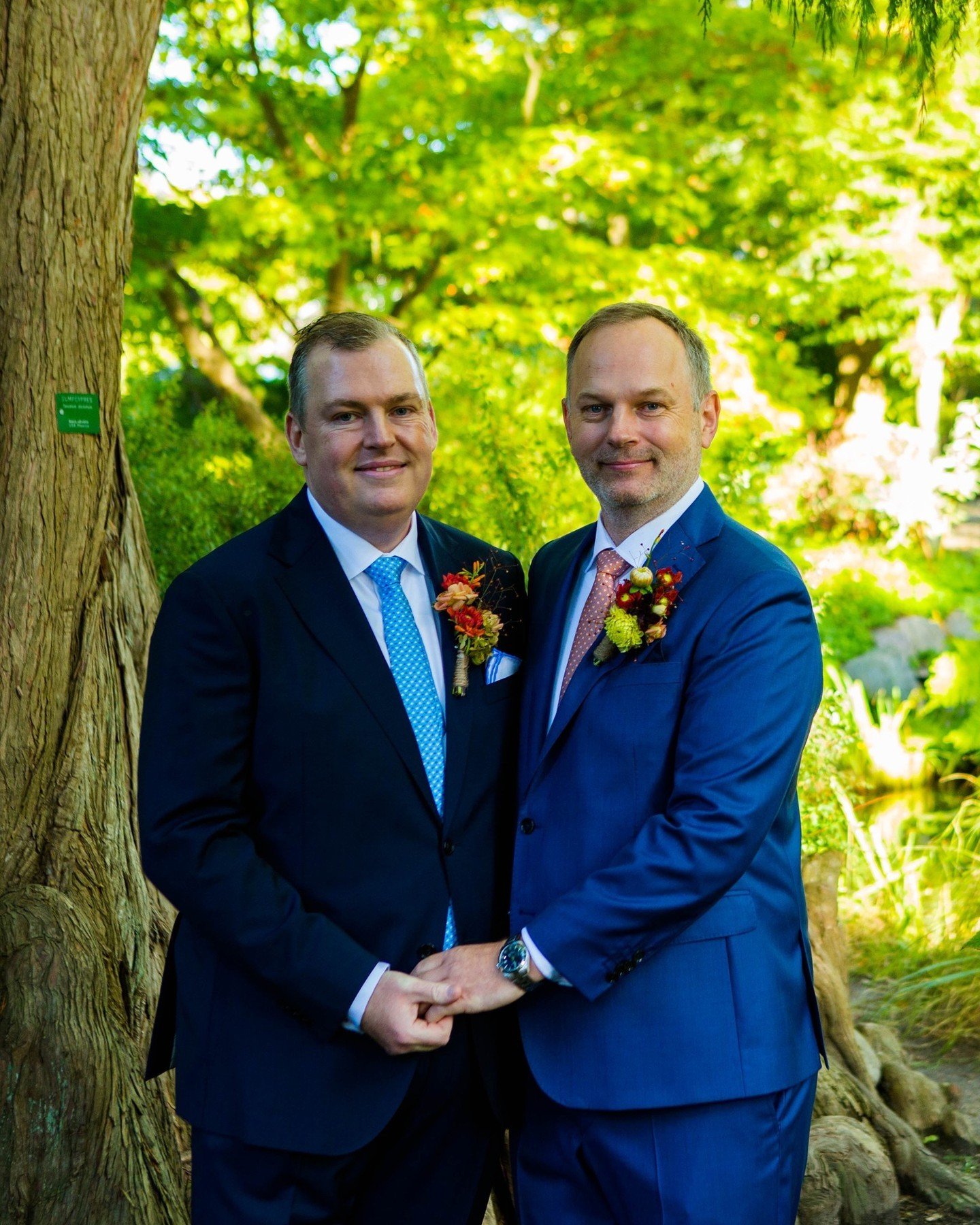Sk&oslash;nne billeder fra Jens og Mikkels smukke k&aelig;rlighedsfest 28. September 2024 ✨💞

🌼 @theflowerarrangement

.
.
.
.
.
@kglhaveselskab @mielckehurtigkarl @mielcke @haveselskabet 
#Paradehuset #Br&oslash;ndsalen #k&aelig;rlighed #mielckeog