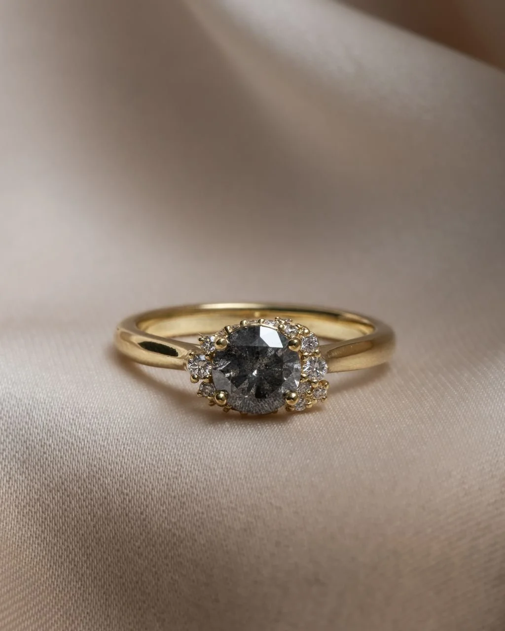 The Lara Ring