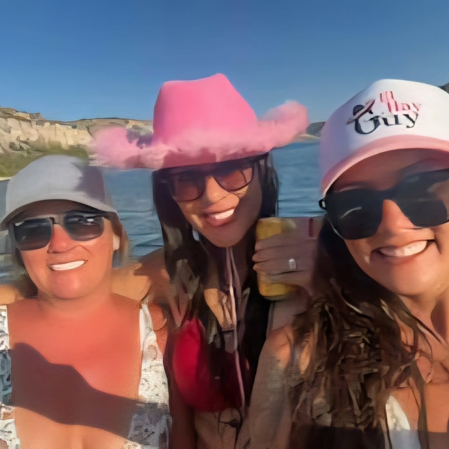 🛥 That day when Cass &quot;forced&quot; us to go to the lake and have a good time. The audacity 😅. 

Equal Housing Opportunity 

Rosa LaRusch, REALTOR&reg;
HomeSmart 
(480)206-0073
www.RosaLaRusch.com 
Realtor.RLaRusch@gmail.com 

#azrealtor #lakep