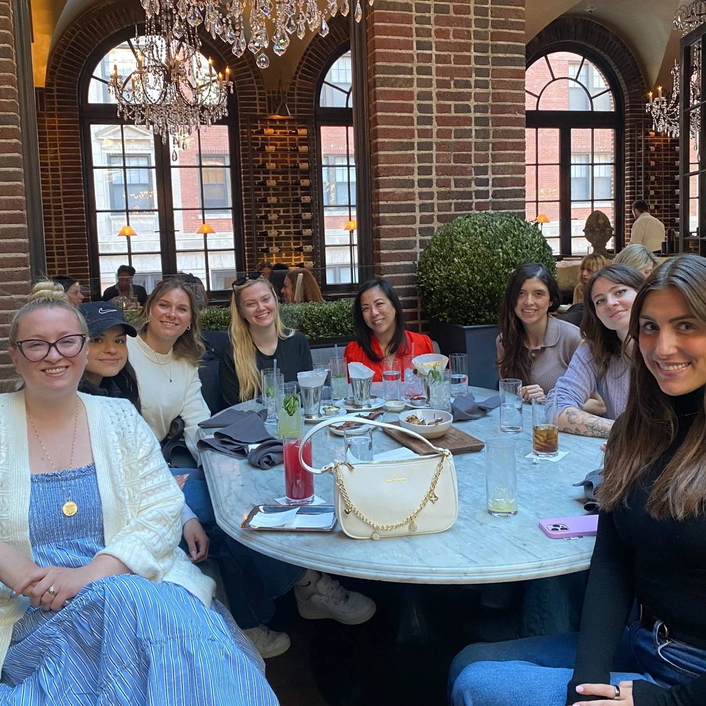 Chicago Women in Sales community lunch at 3 Arts Club Cafe today! 

We had a great group of women in attendance with roles ranging from AE to C Suite ❤️

We chatted about some topics for upcoming webinars (stay tuned, we have some good ones!)

If you