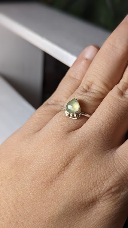 Prehnite bezeled Ring