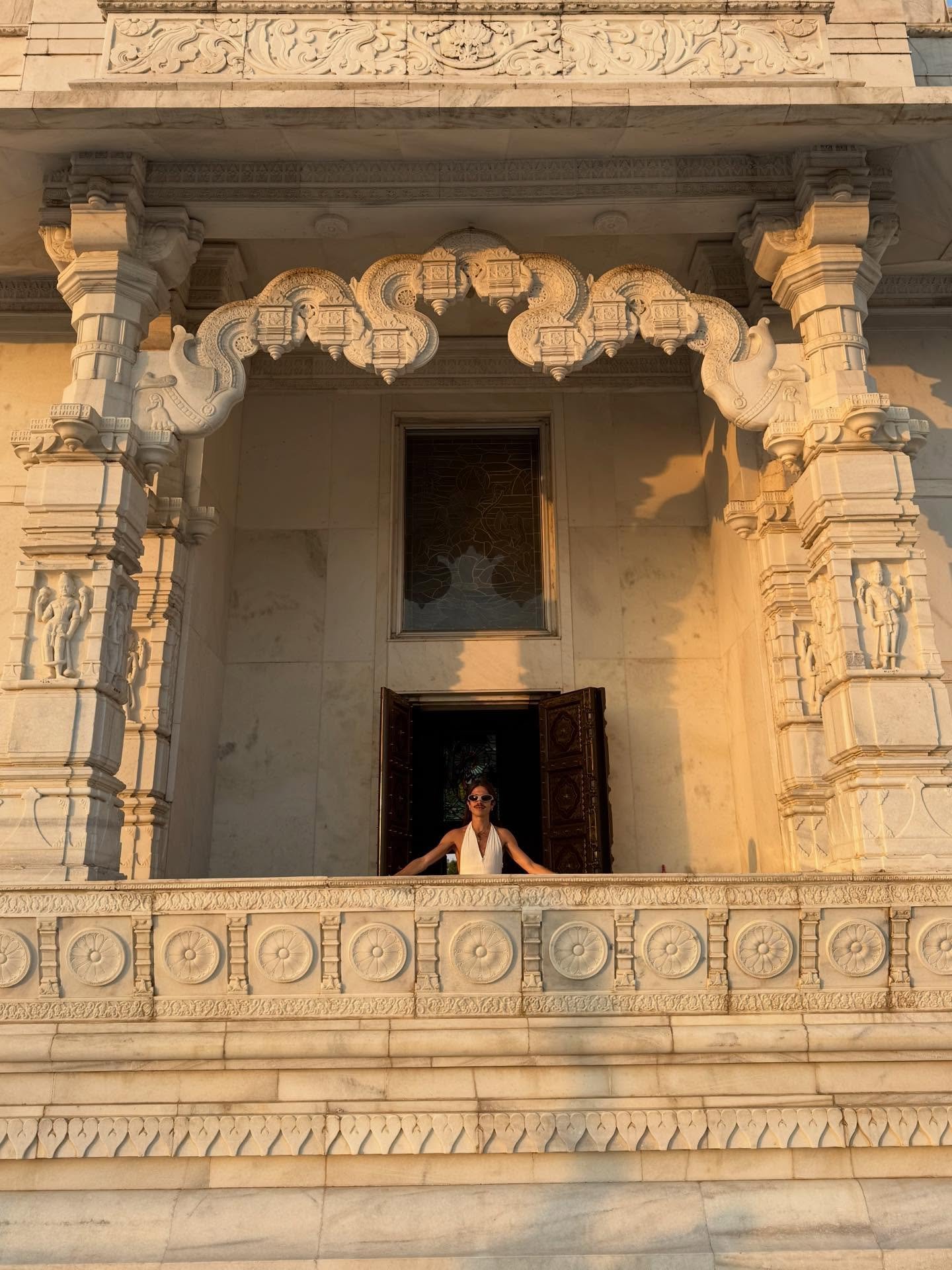 This is for the wellness entrepreneurs and community leaders who are ready to go all-in for 2026. The Year of the Fire Horse 🔥🐎

The world needs more retreat spaces now more than ever 🪷
spaces to gather, heal, rest, evolve, reconnect with nature, 