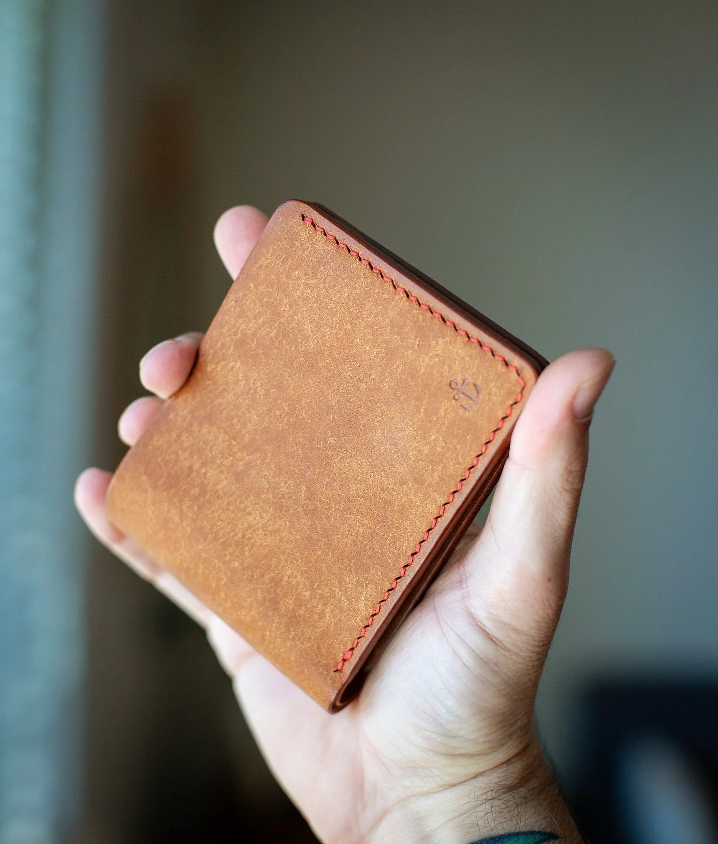 Very cool custom color combo. Cognac leather with red tiger thread. 

#leatherwallet #leather #wallet #leathercraft #handmade #saddlestitch #madeintheusa #puebloleather