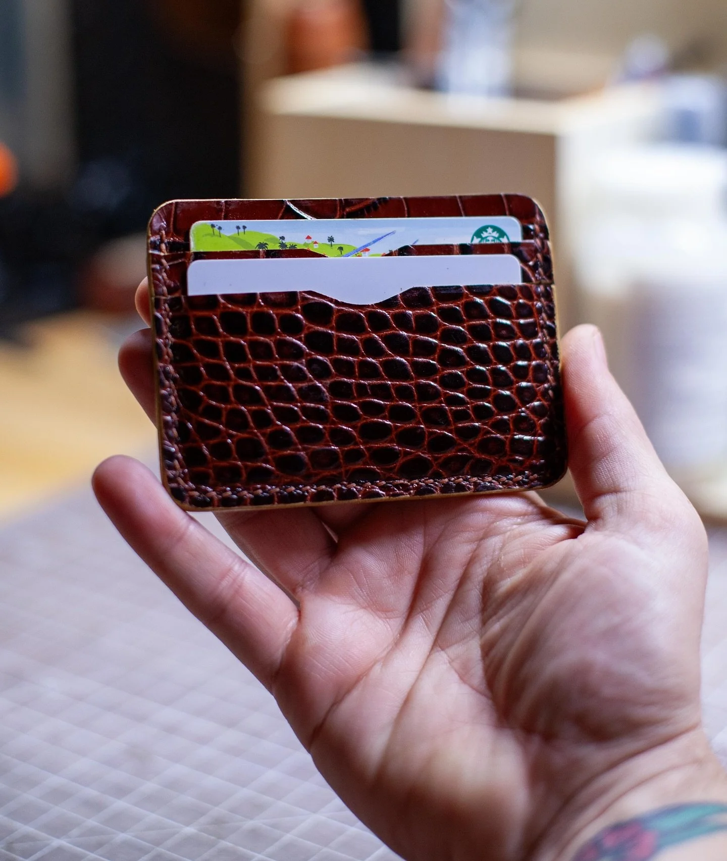 The last of the embossed croc. 🐊

#embossedcroc #crocleather #cardholder #leathercraft