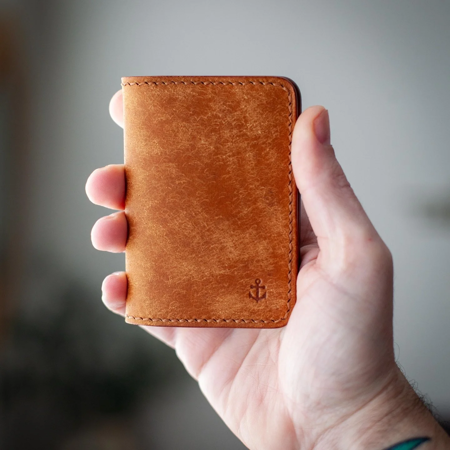 Fun custom order. 

#leathercraft #leatherwallet #fullgrainleather #vegtanleather #handstitch #saddlestitch #puebloleather