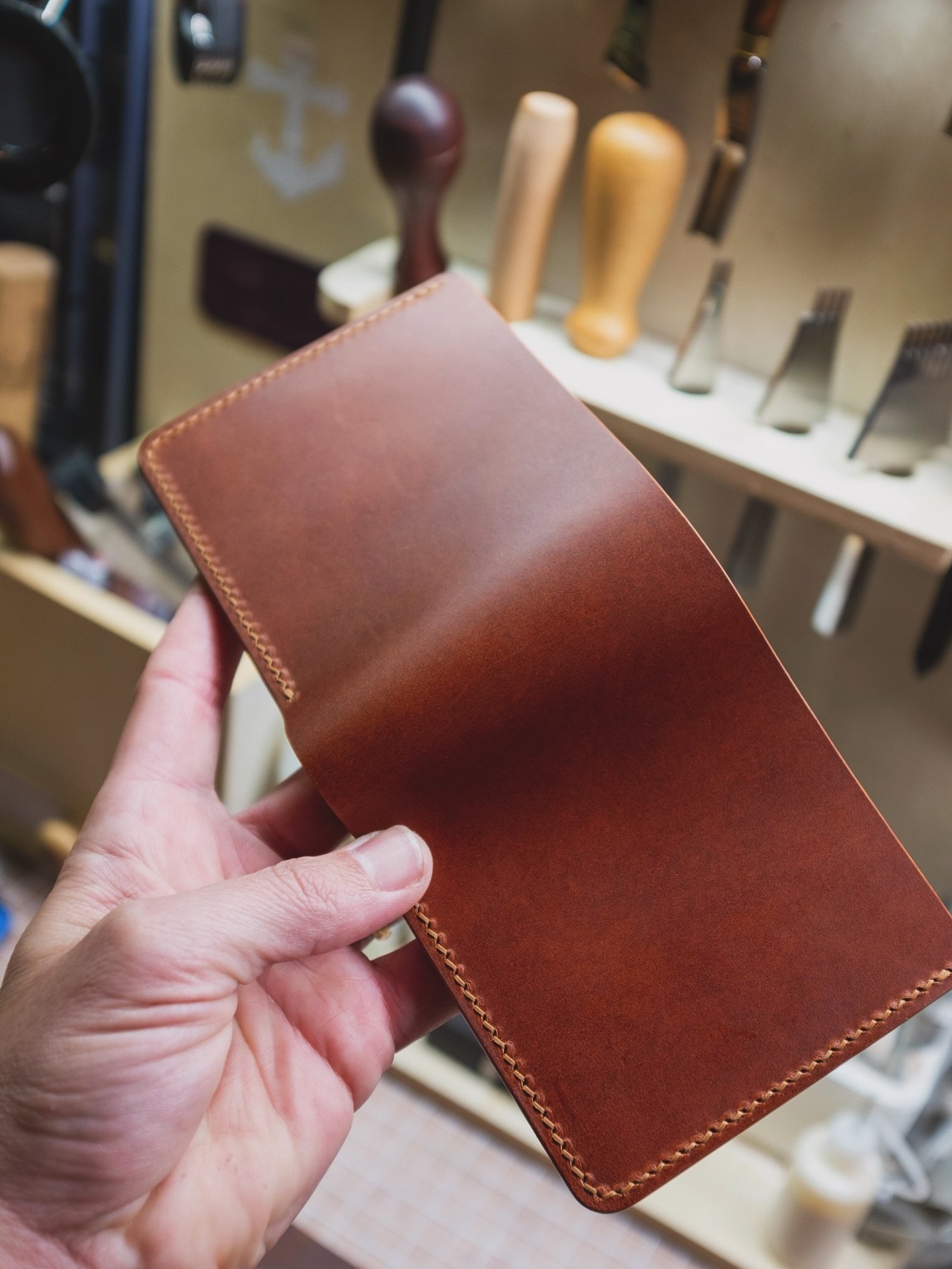 Buttero outer shell and Pueblo interior. Very cool. This item is called the traveler and is available only by special request. 

#leatherwallet #leathercraft #leather #walletreview #design