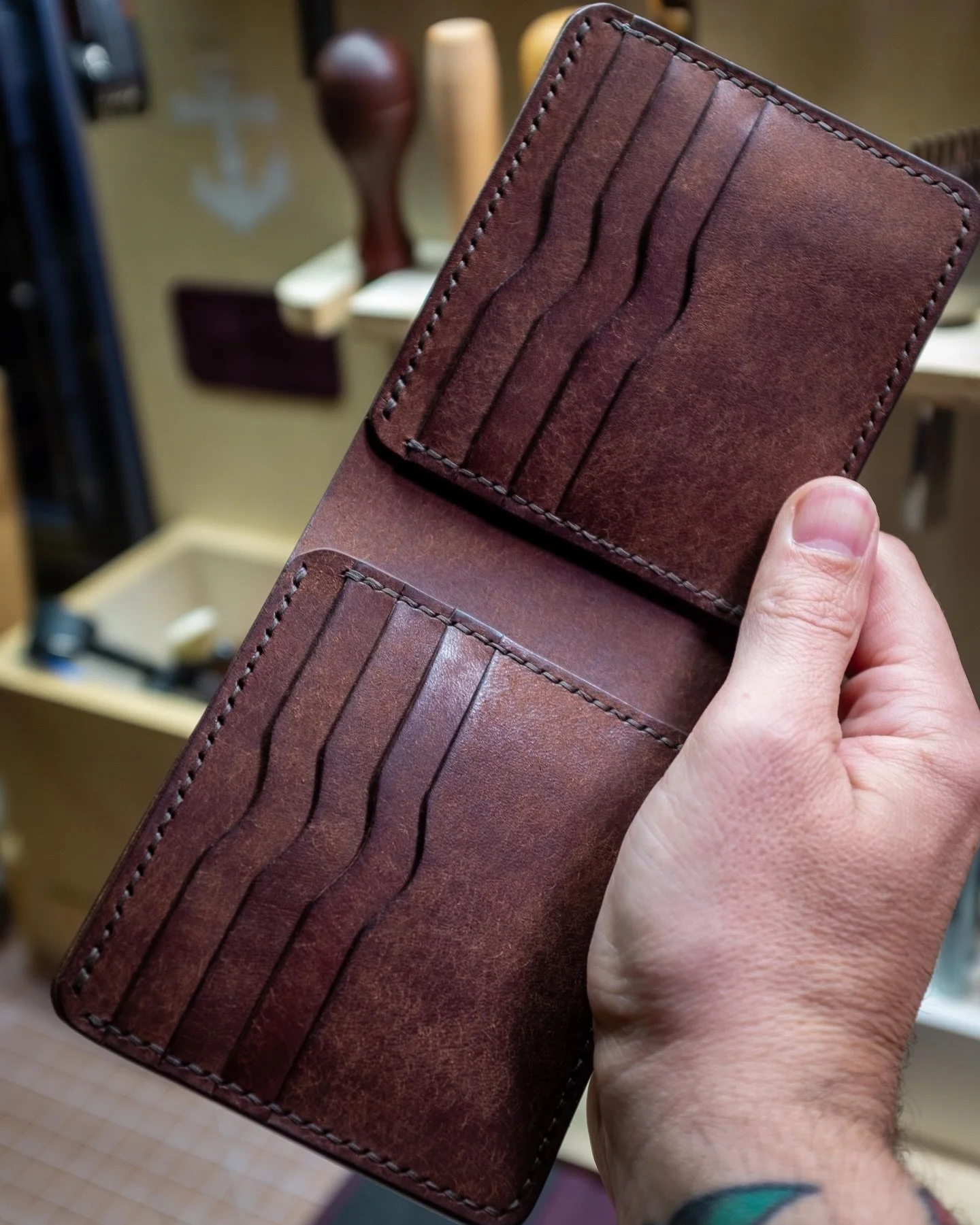 Another traveler wallet. This one is in all tobacco Pueblo leather 

#leathercraft #customwallet #handmadegoods #buyitforlife #heirloom