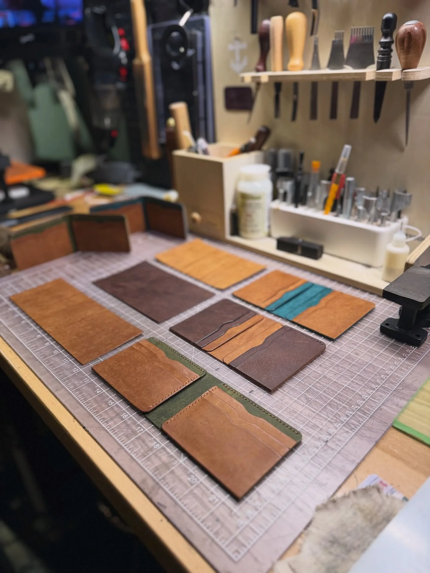 If all goes according to plan&hellip;these will be done by the morning. 

#leathercraft #coastlineleather #craftsmanship #wallet #bifoldwallet